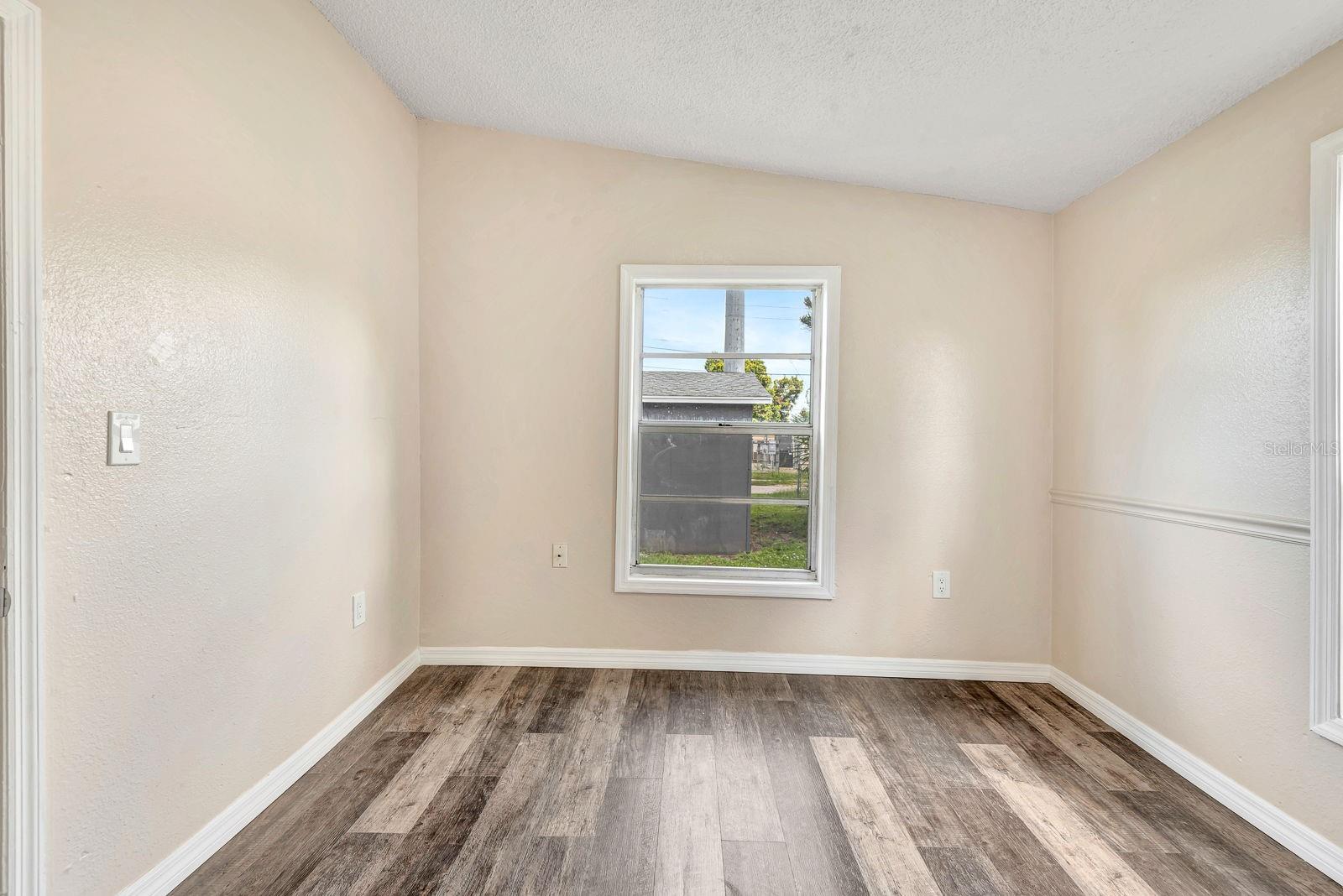 806 3RD AVE W