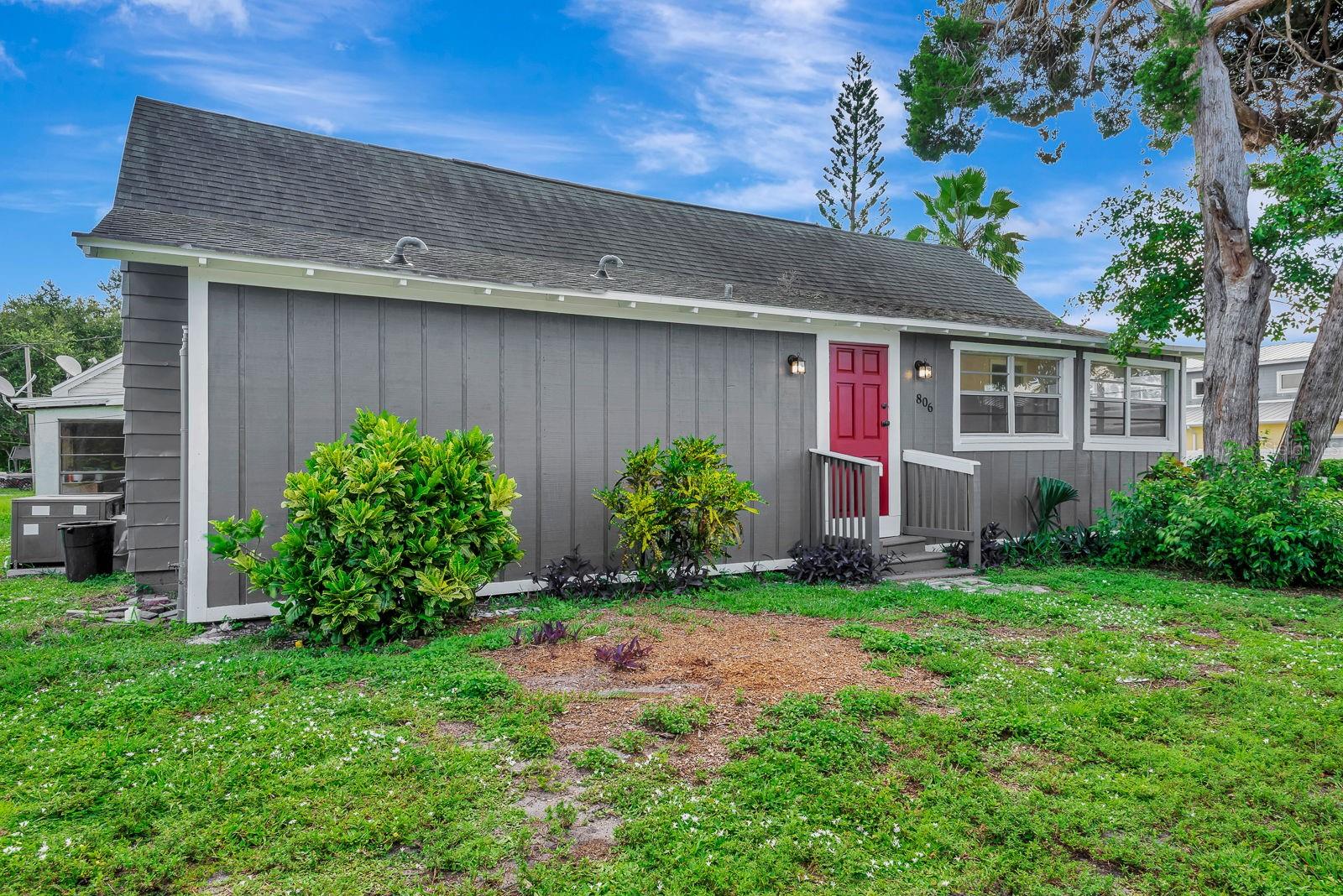 806 3RD AVE W