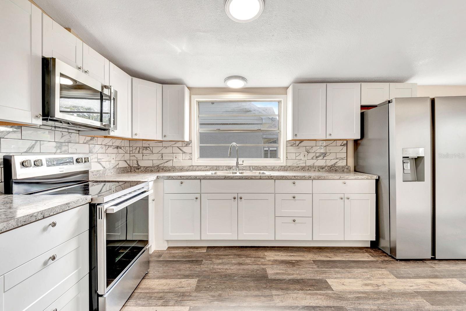 806 3RD AVE W