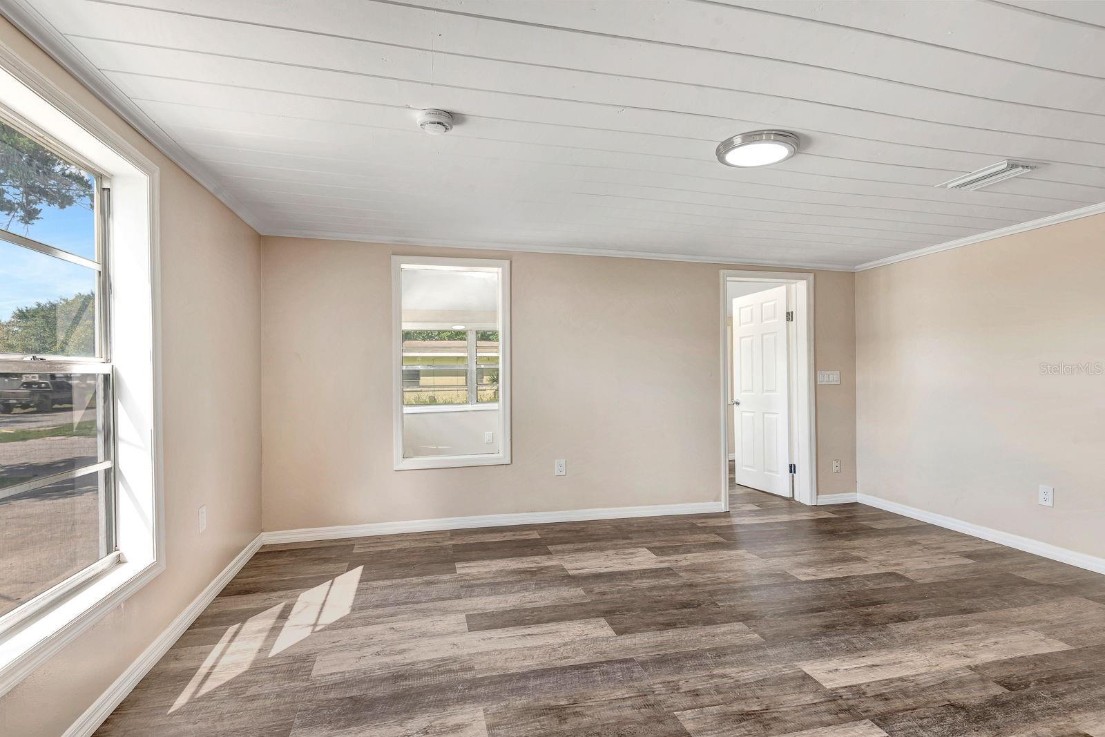 806 3RD AVE W