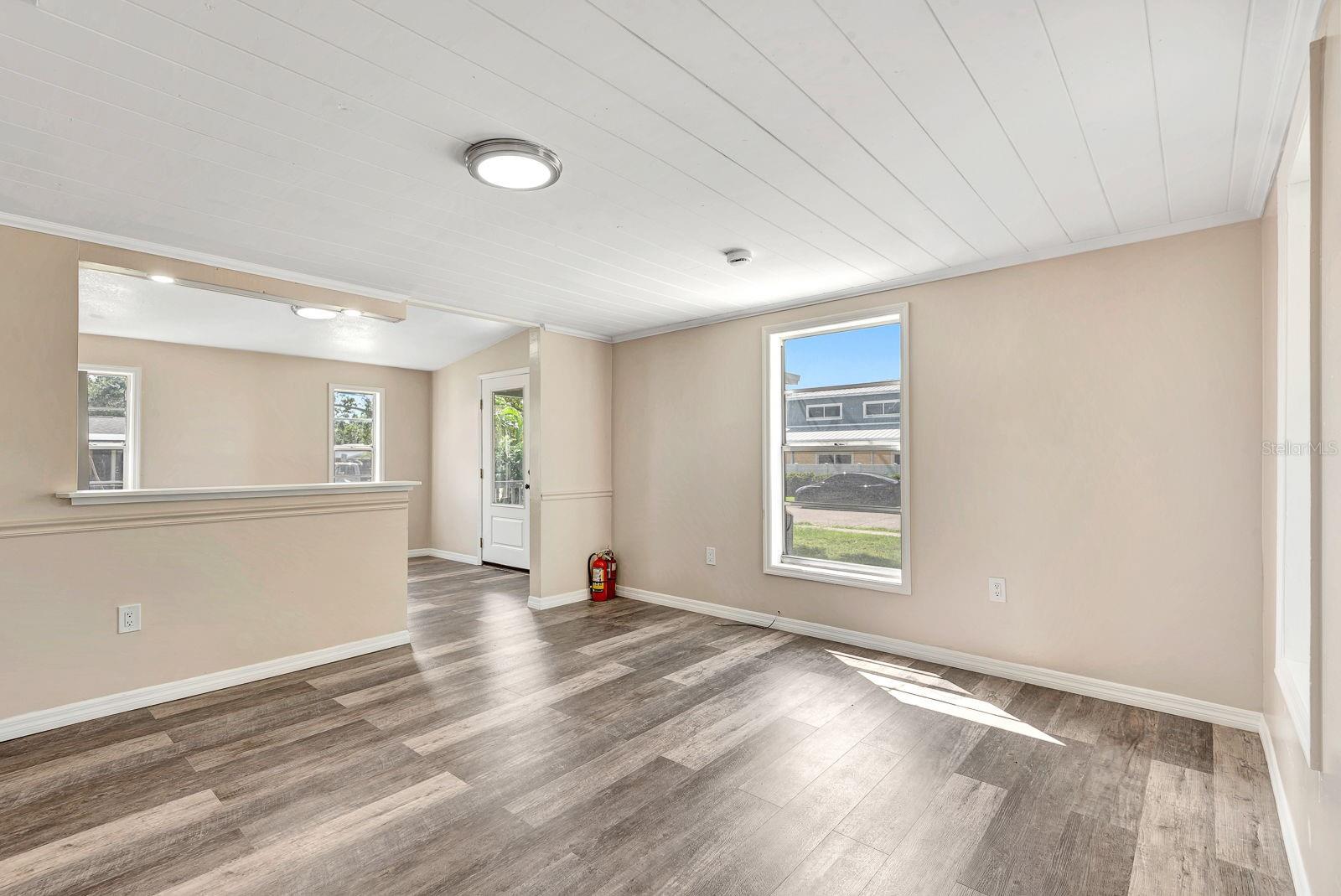 806 3RD AVE W