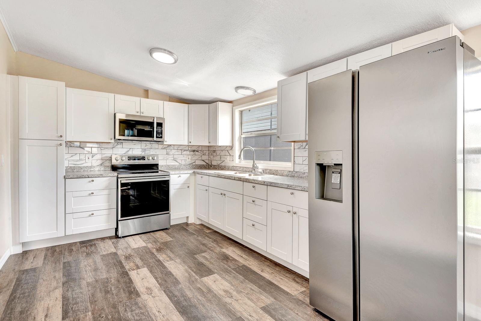 806 3RD AVE W