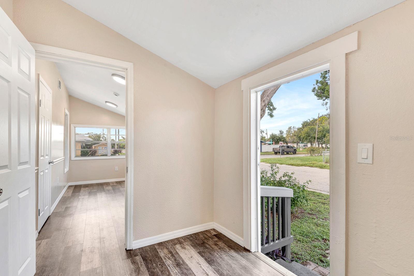 806 3RD AVE W