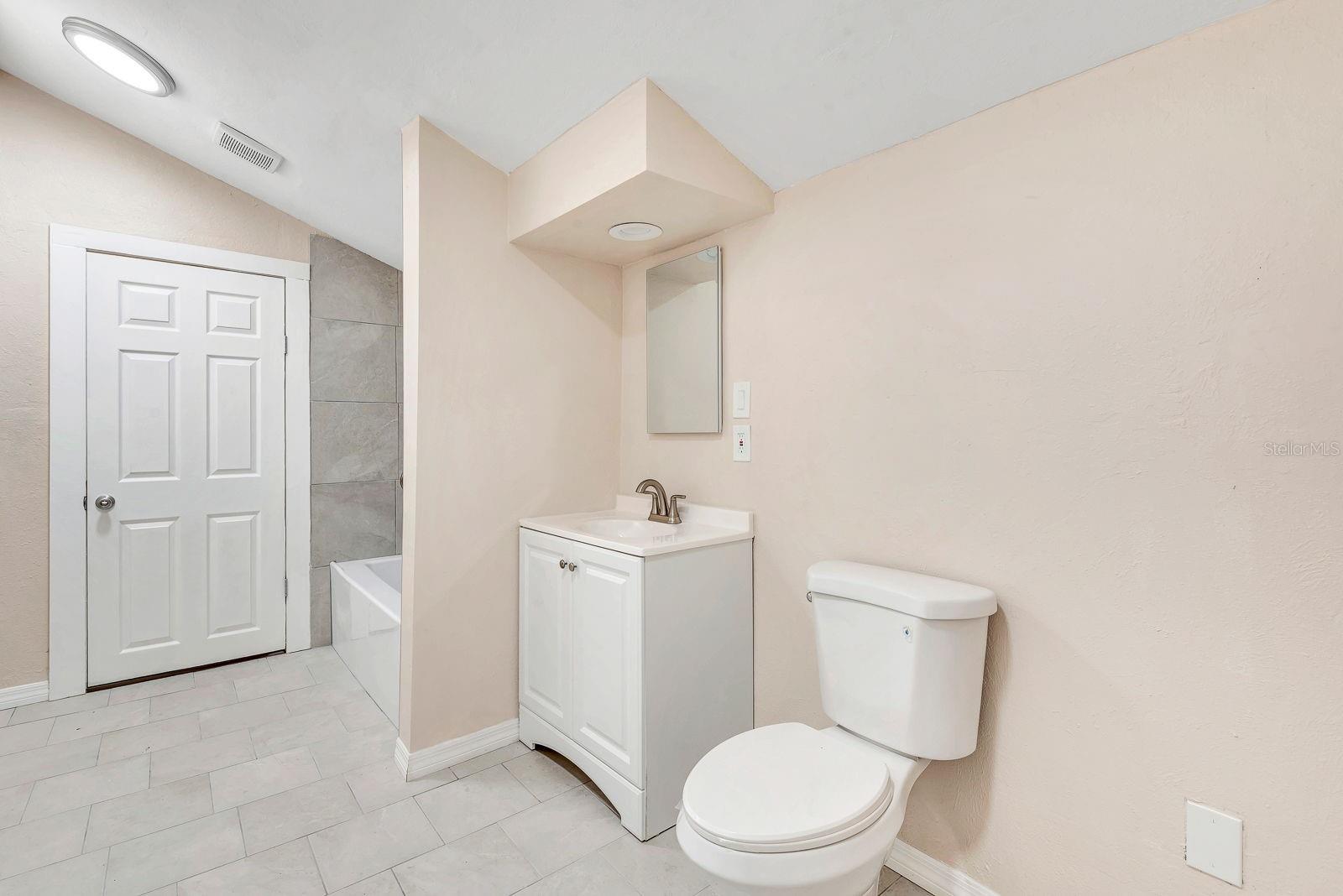 806 3RD AVE W