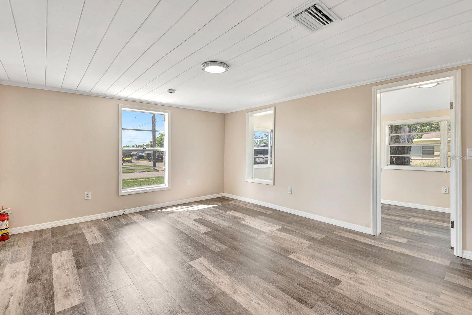 806 3RD AVE W