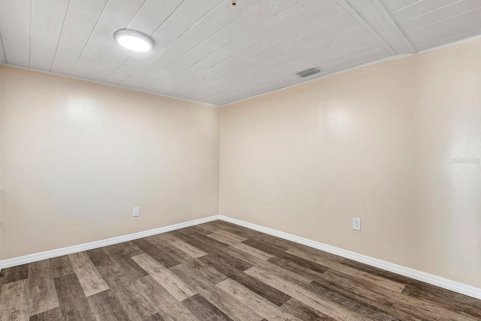 806 3RD AVE W