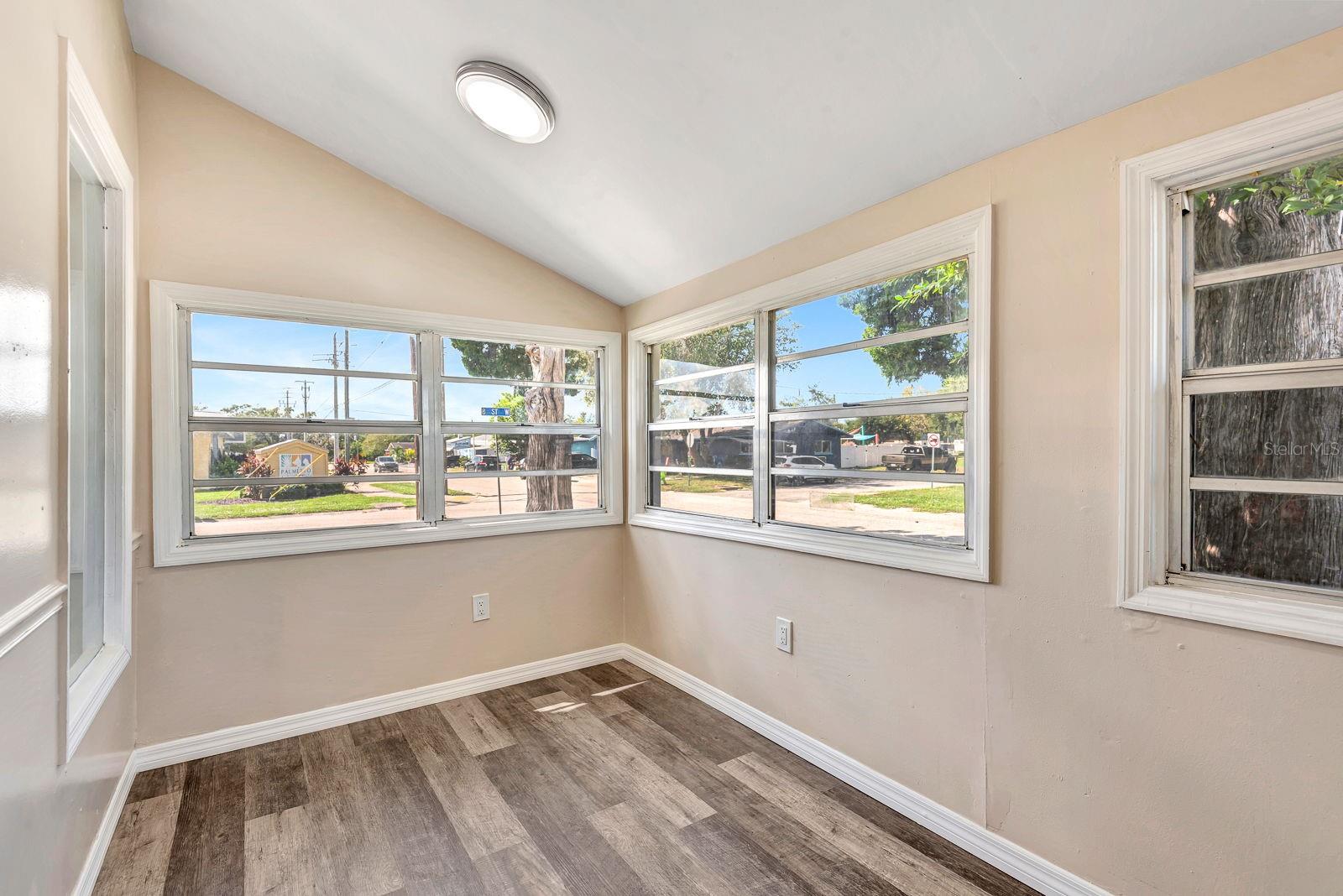 806 3RD AVE W