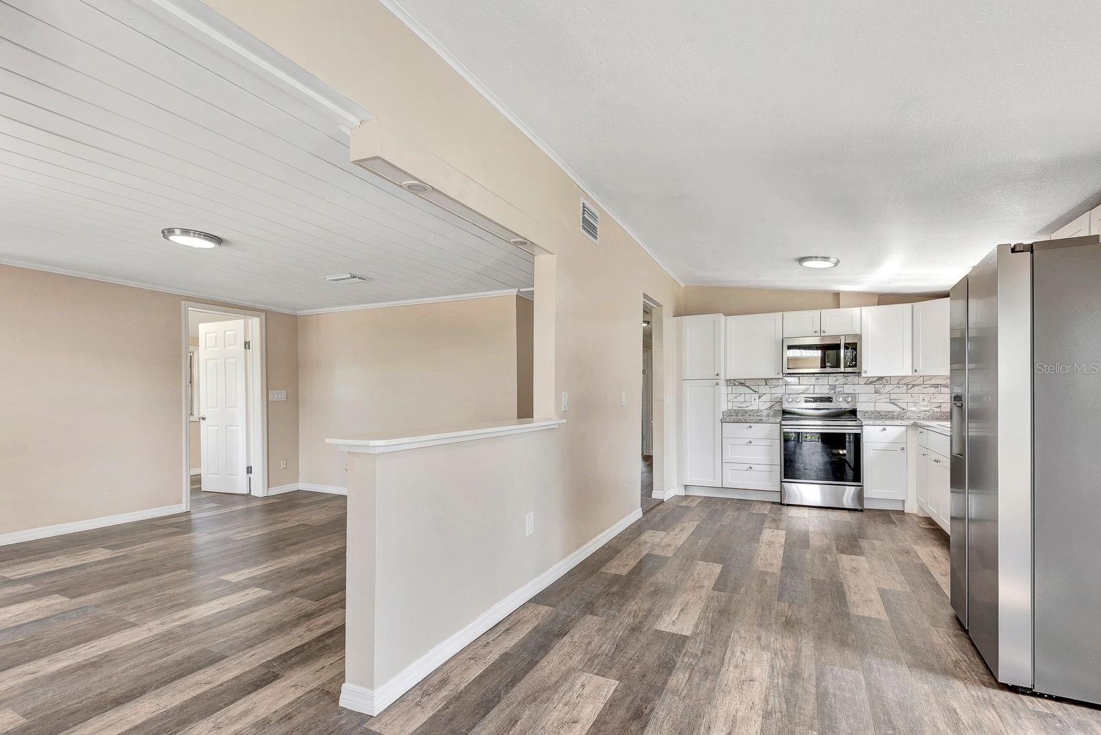 806 3RD AVE W