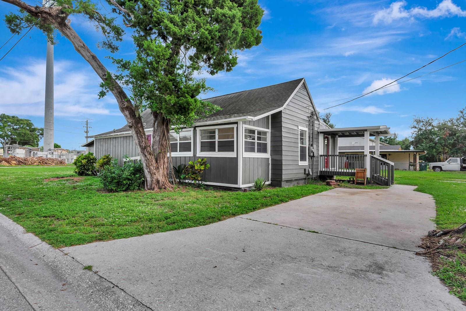 806 3RD AVE W