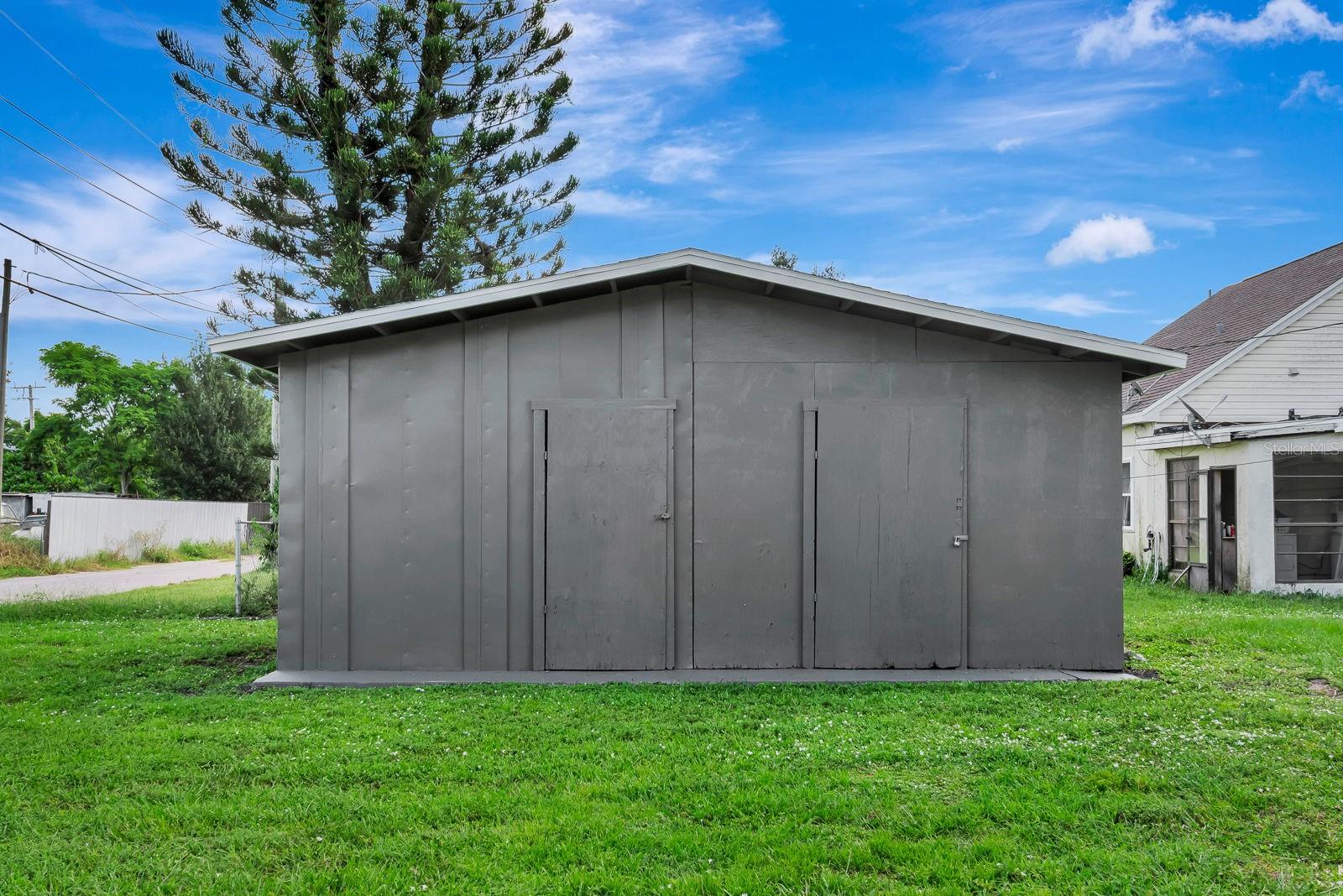 806 3RD AVE W