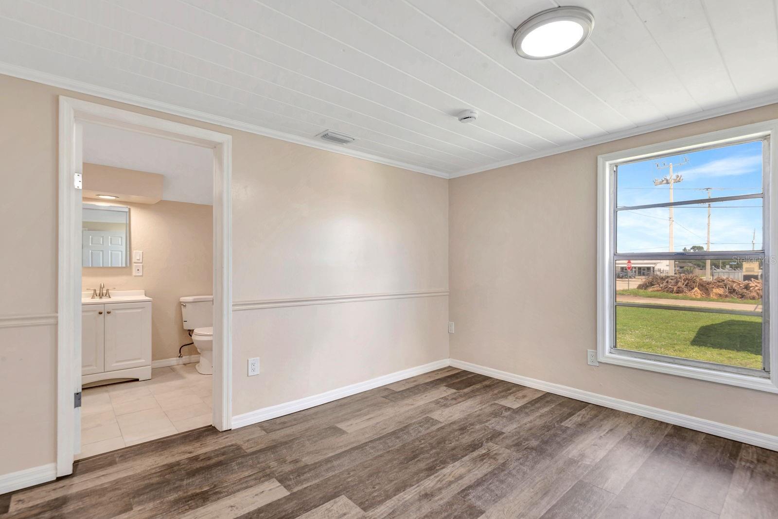 806 3RD AVE W