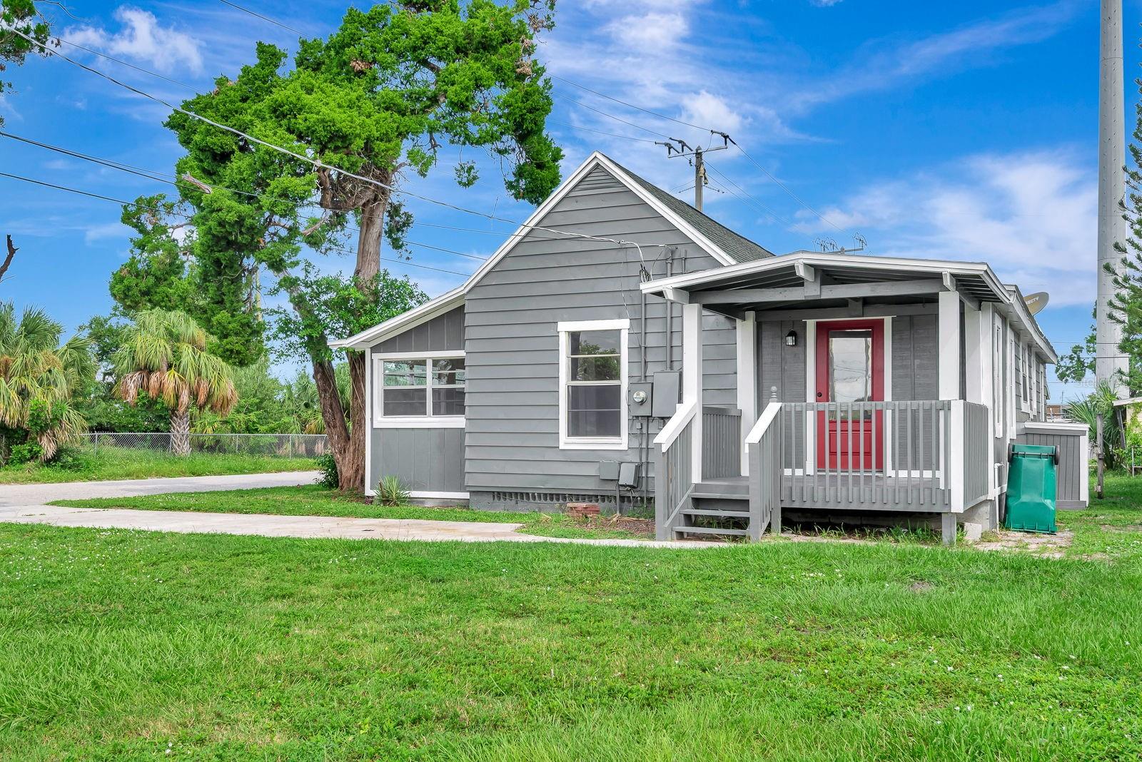 806 3RD AVE W