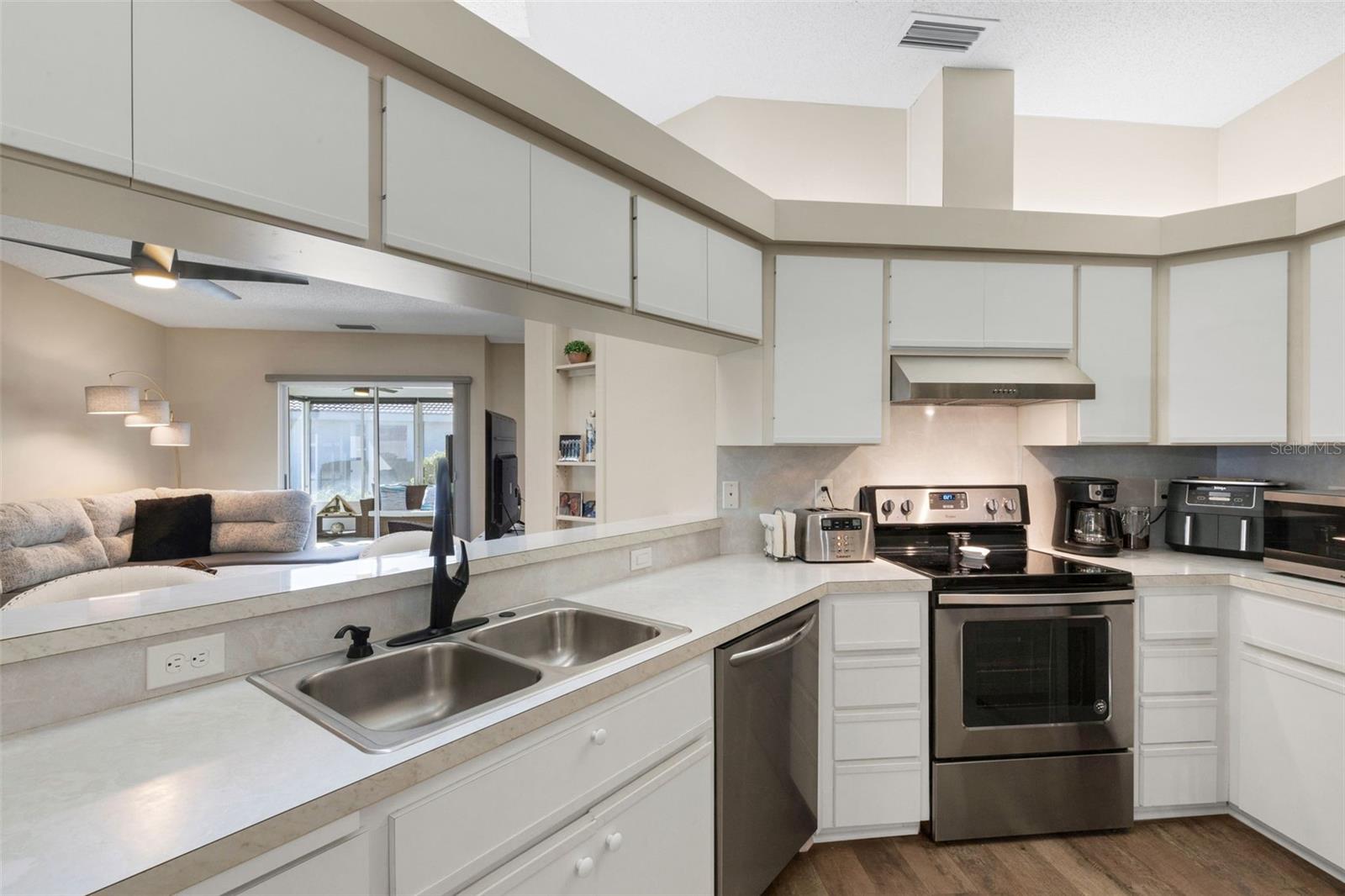 5621 GARDEN LAKES PALM