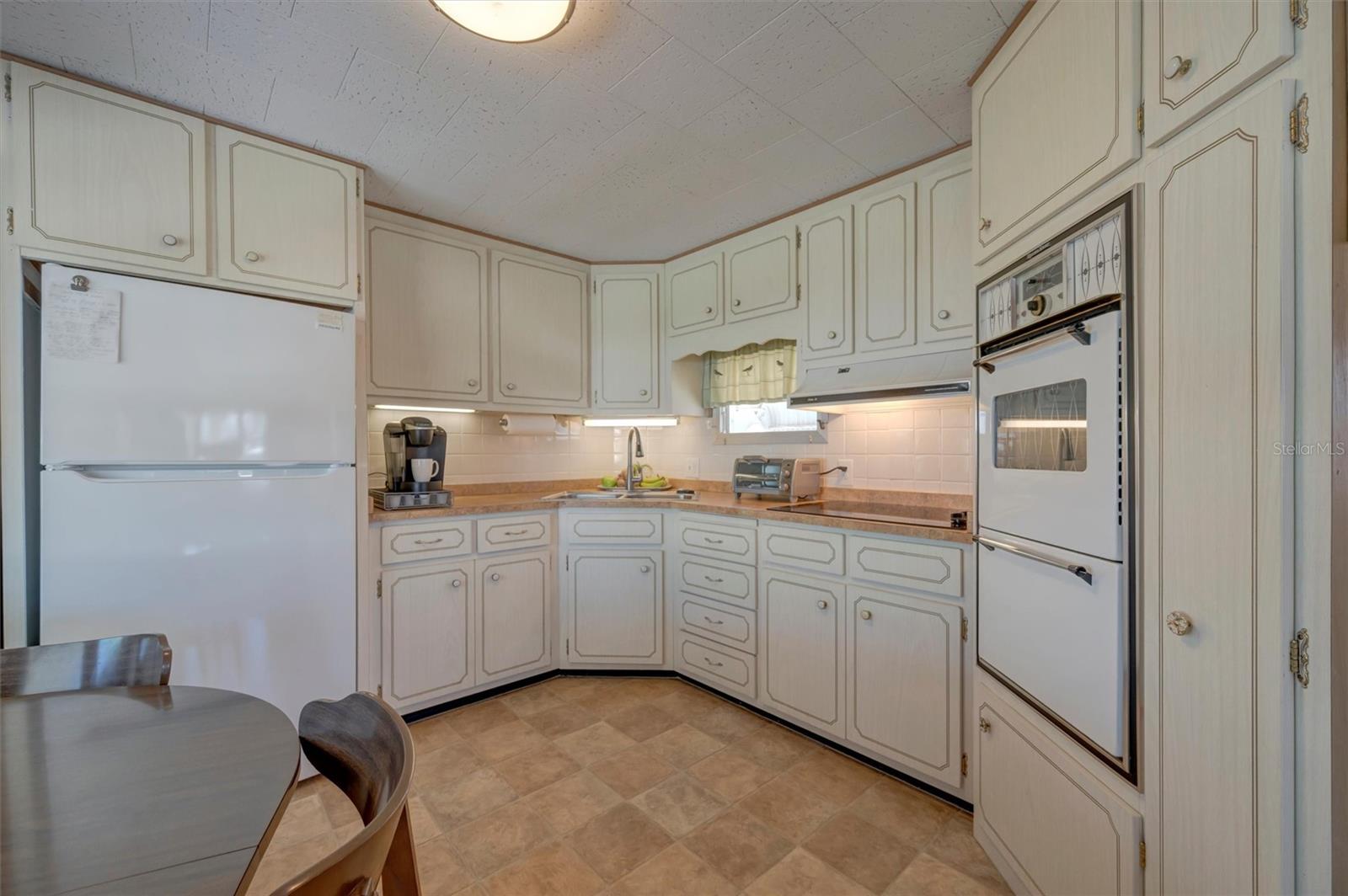 247 PALM LN