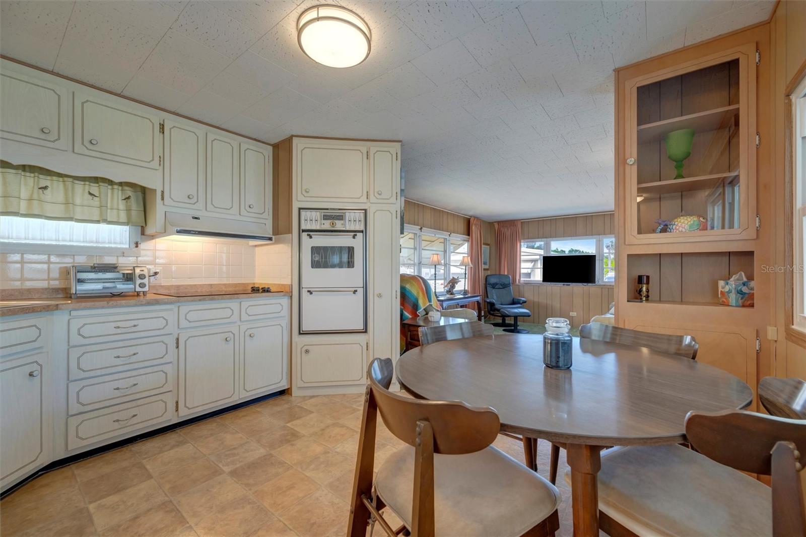 247 PALM LN