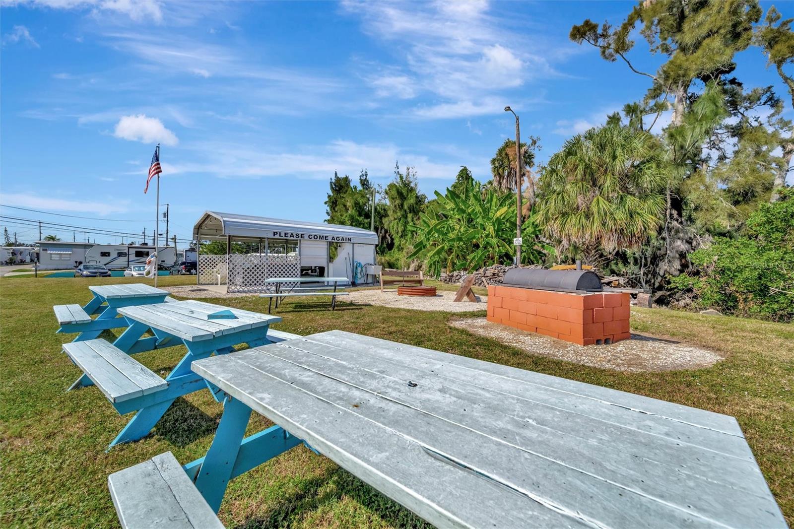 247 PALM LN