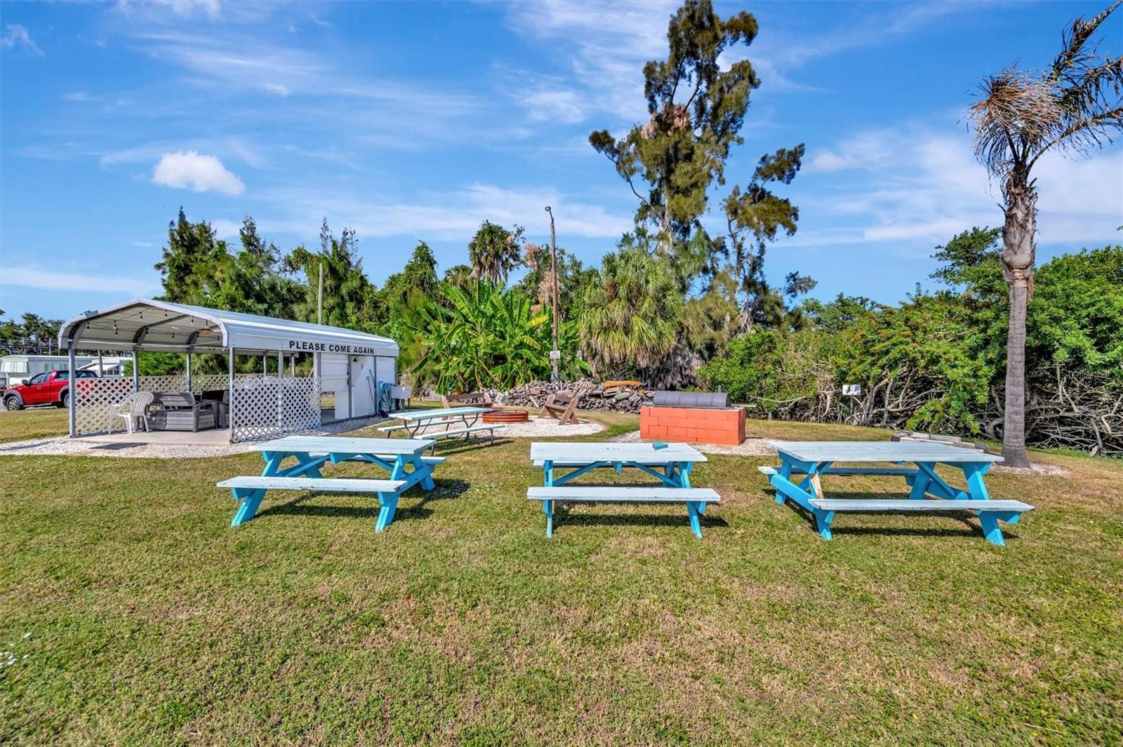 247 PALM LN