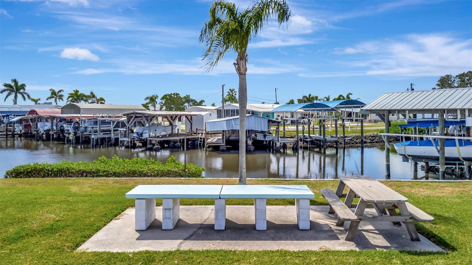 247 PALM LN