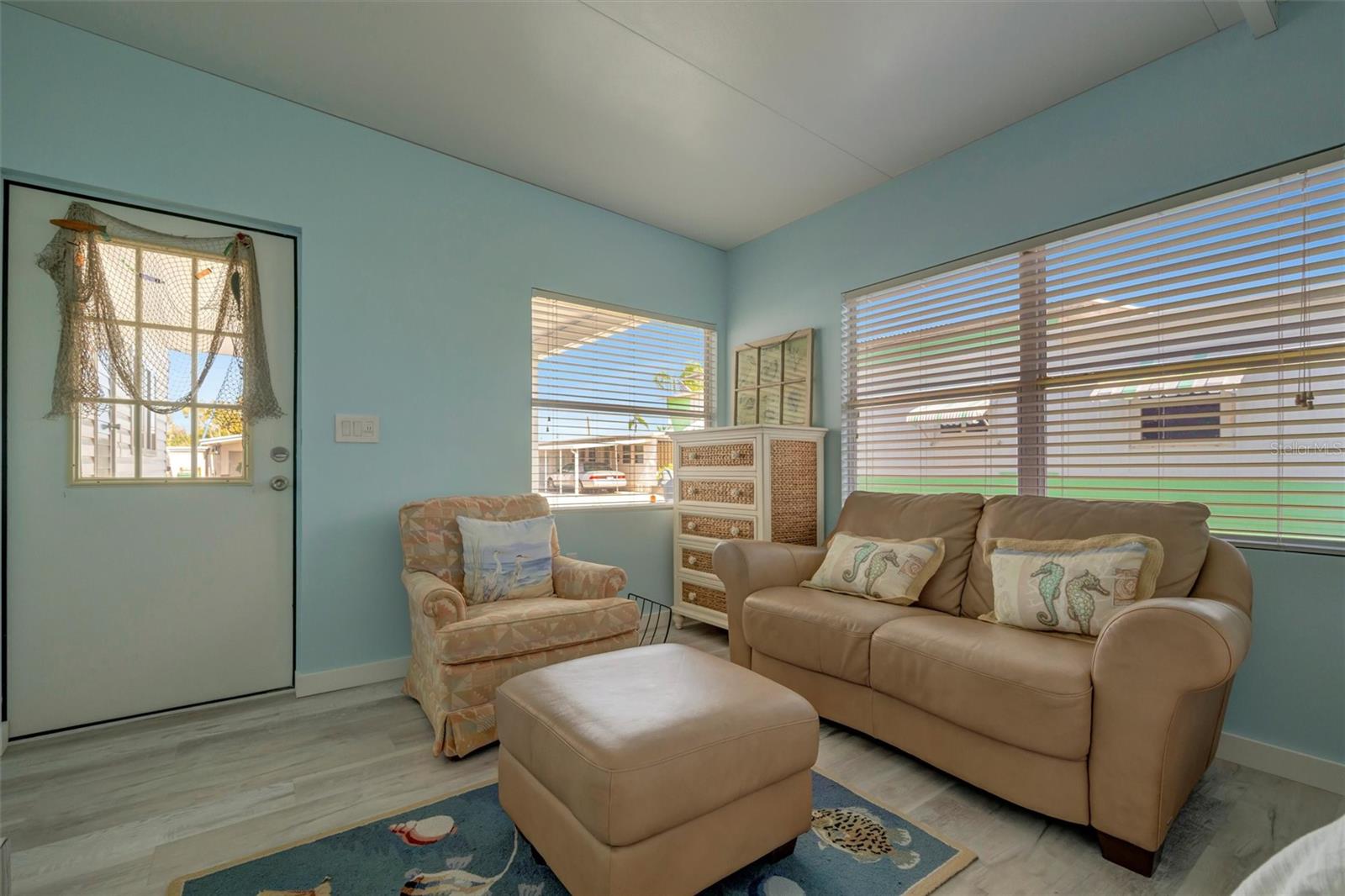 247 PALM LN