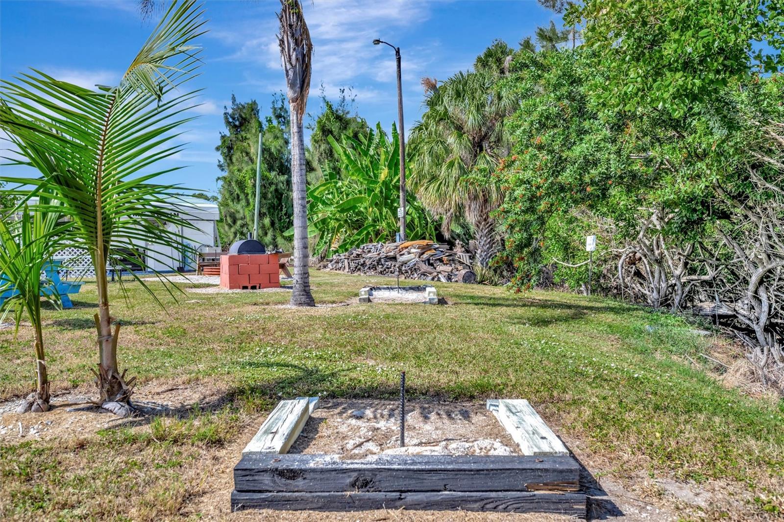 247 PALM LN