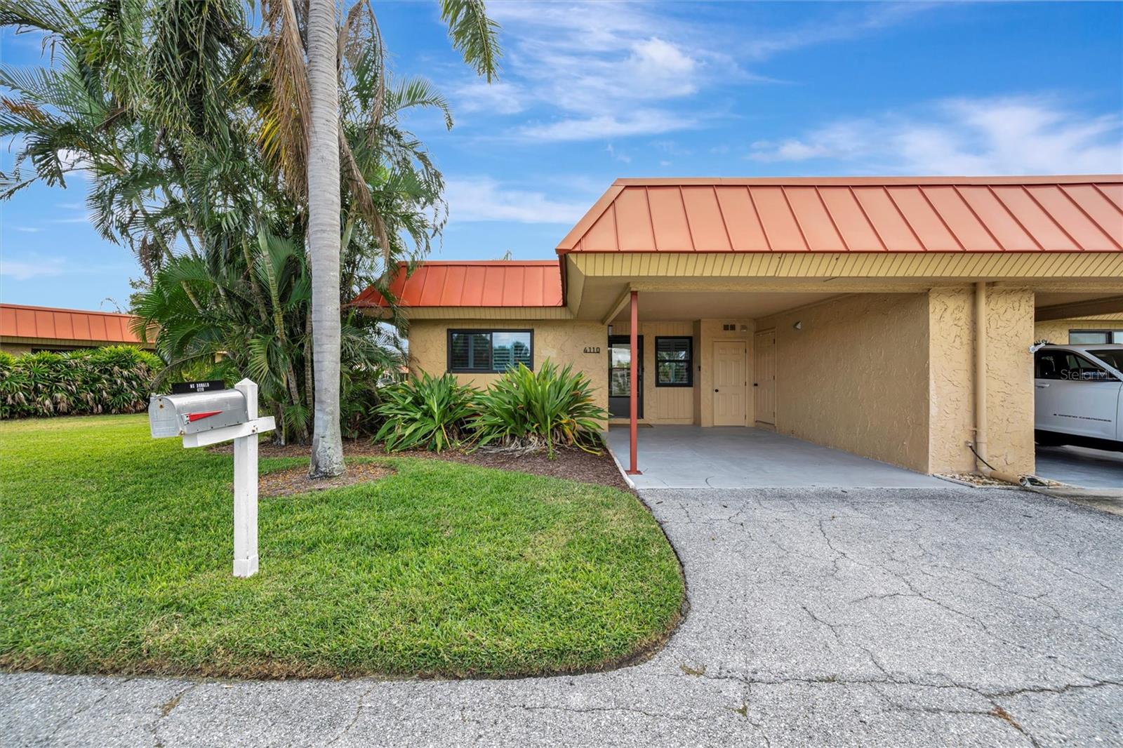 4110 CATALINA DR