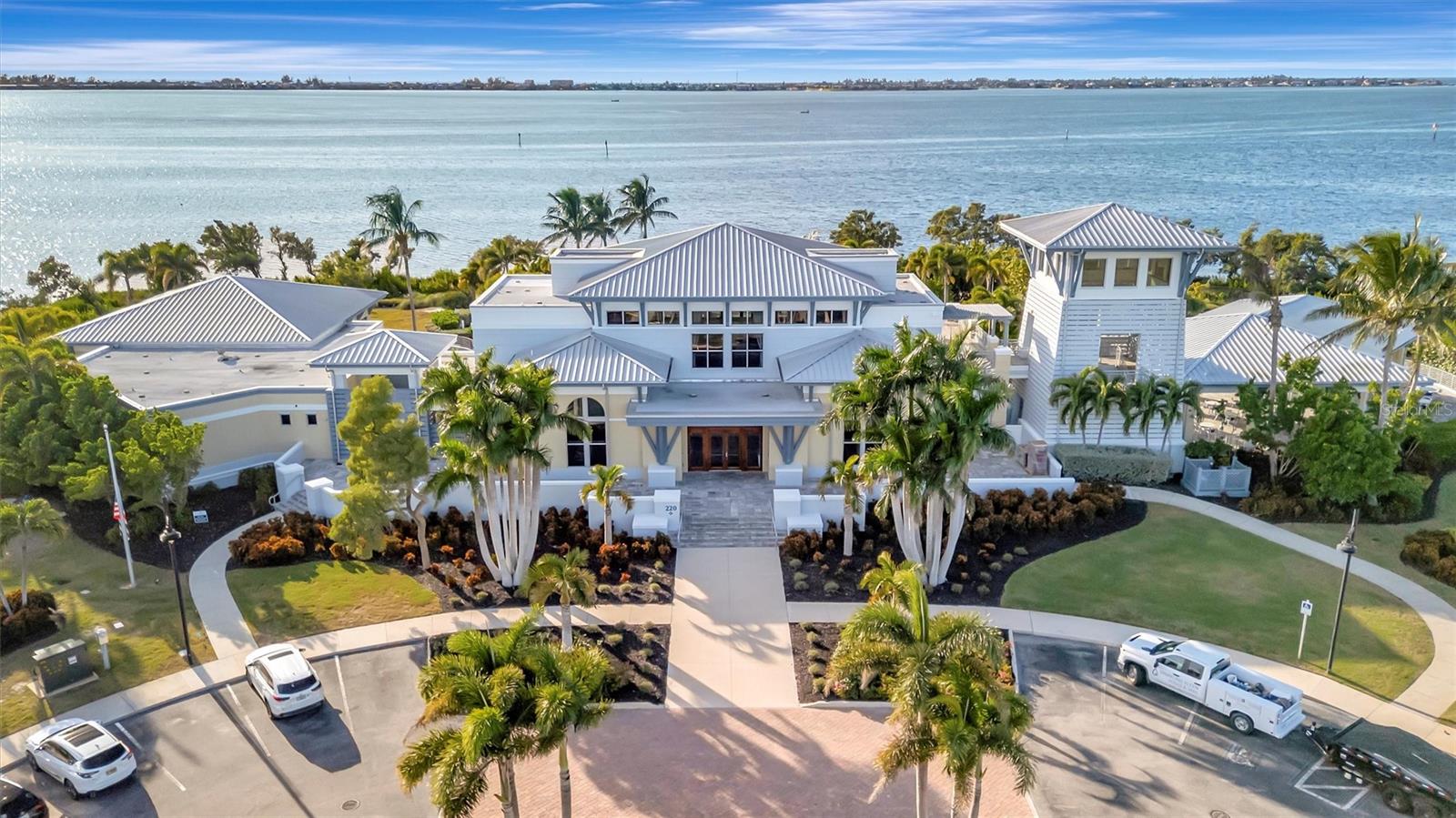 246 SAPPHIRE LAKE DR #201