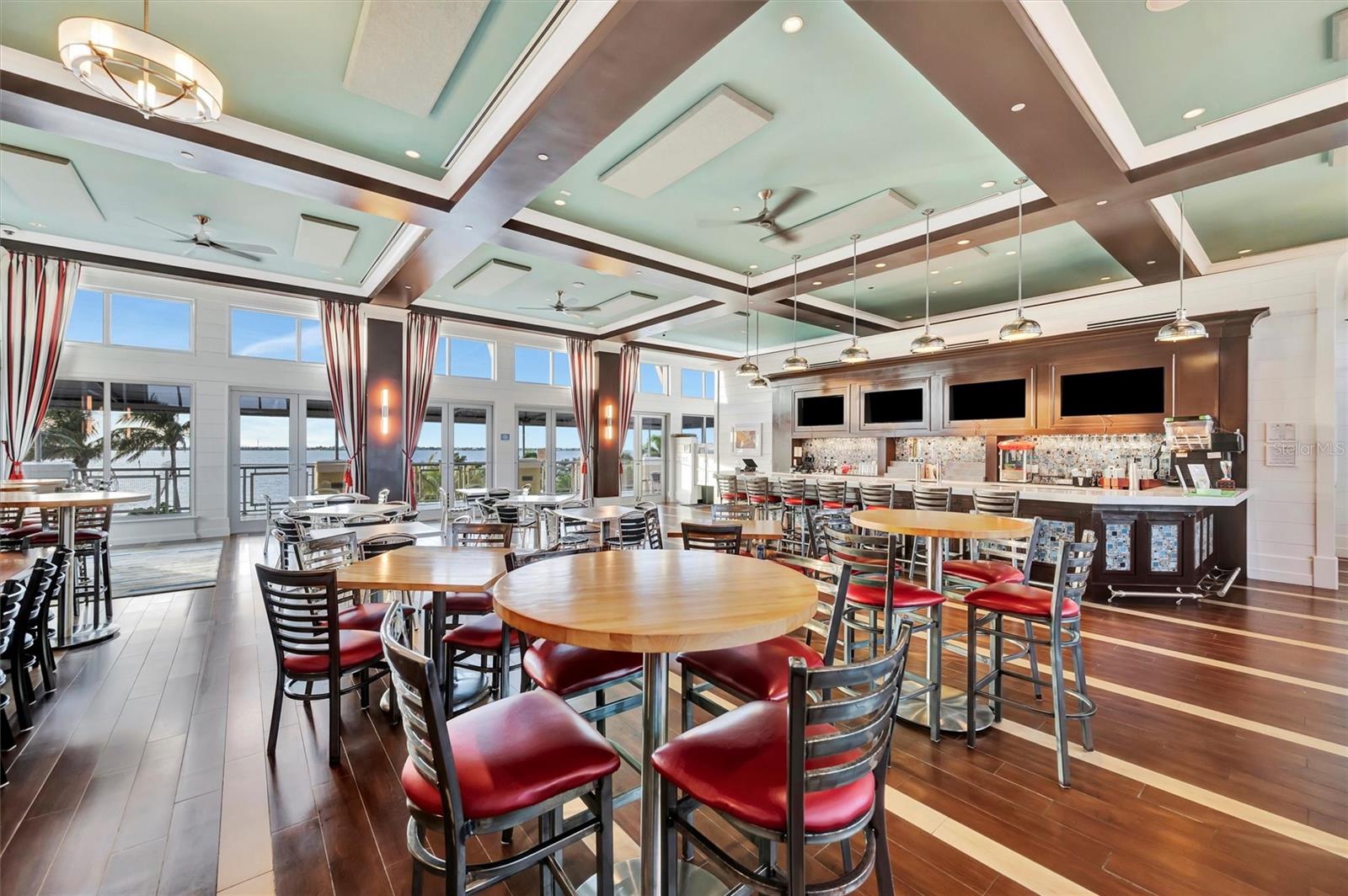 246 SAPPHIRE LAKE DR #201