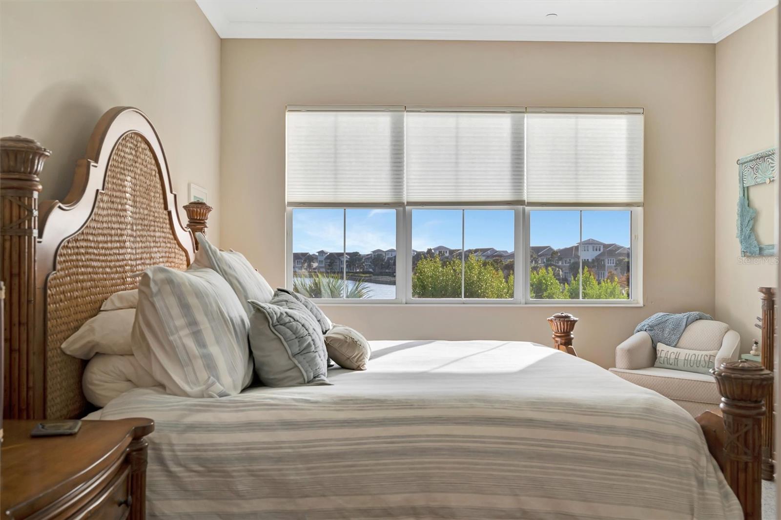 246 SAPPHIRE LAKE DR #201