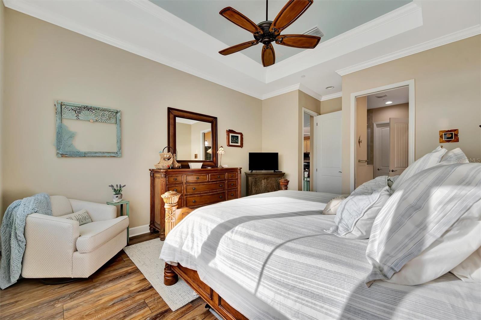 246 SAPPHIRE LAKE DR #201