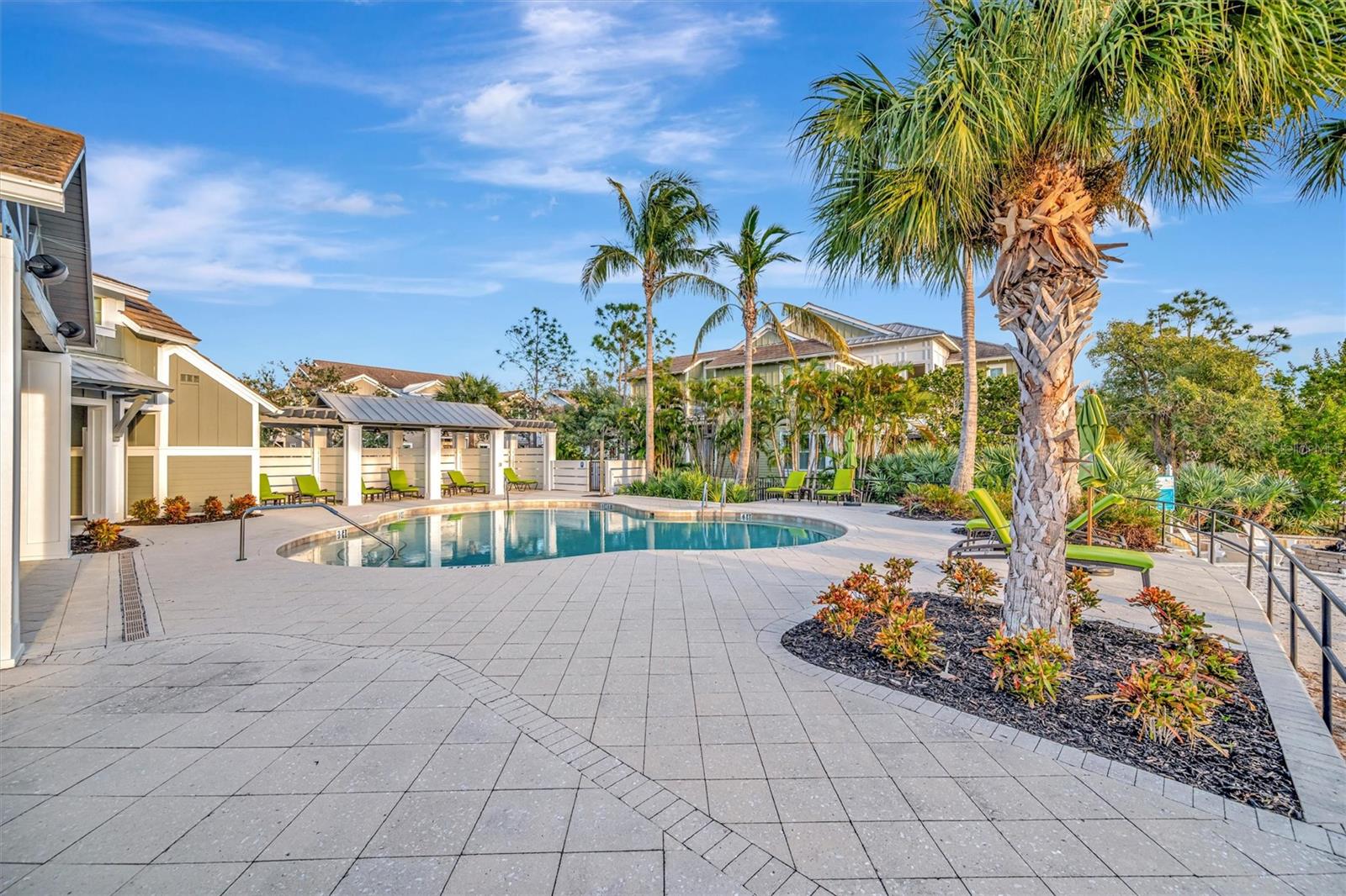 246 SAPPHIRE LAKE DR #201