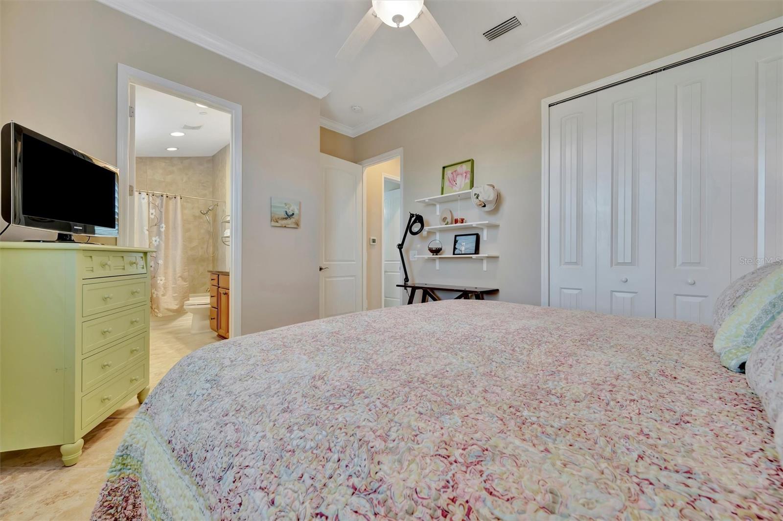 246 SAPPHIRE LAKE DR #201