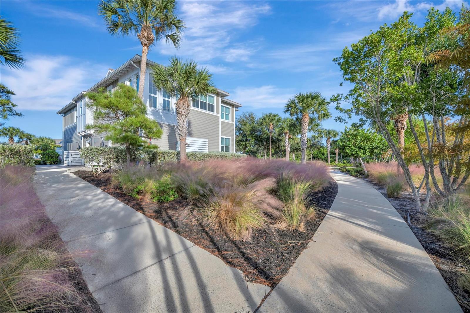 246 SAPPHIRE LAKE DR #201