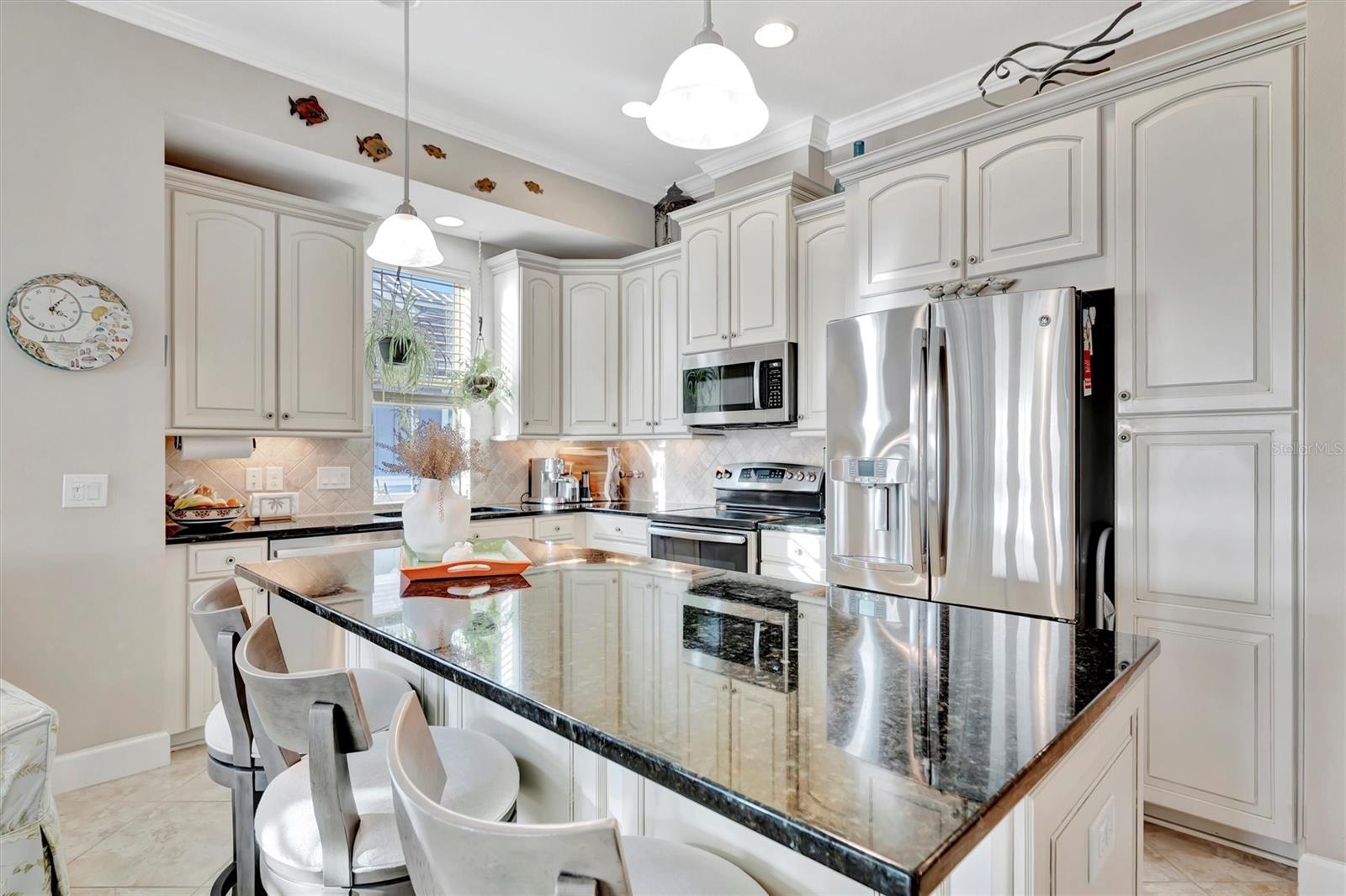 246 SAPPHIRE LAKE DR #201