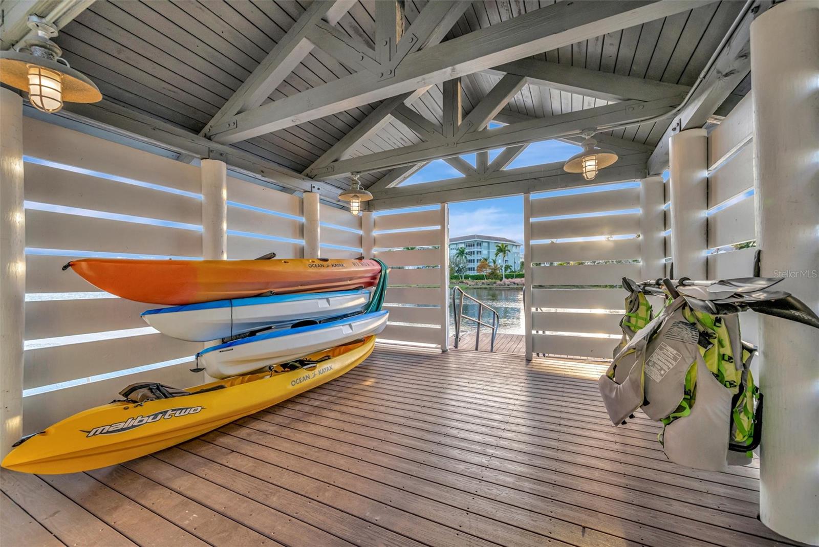 246 SAPPHIRE LAKE DR #201