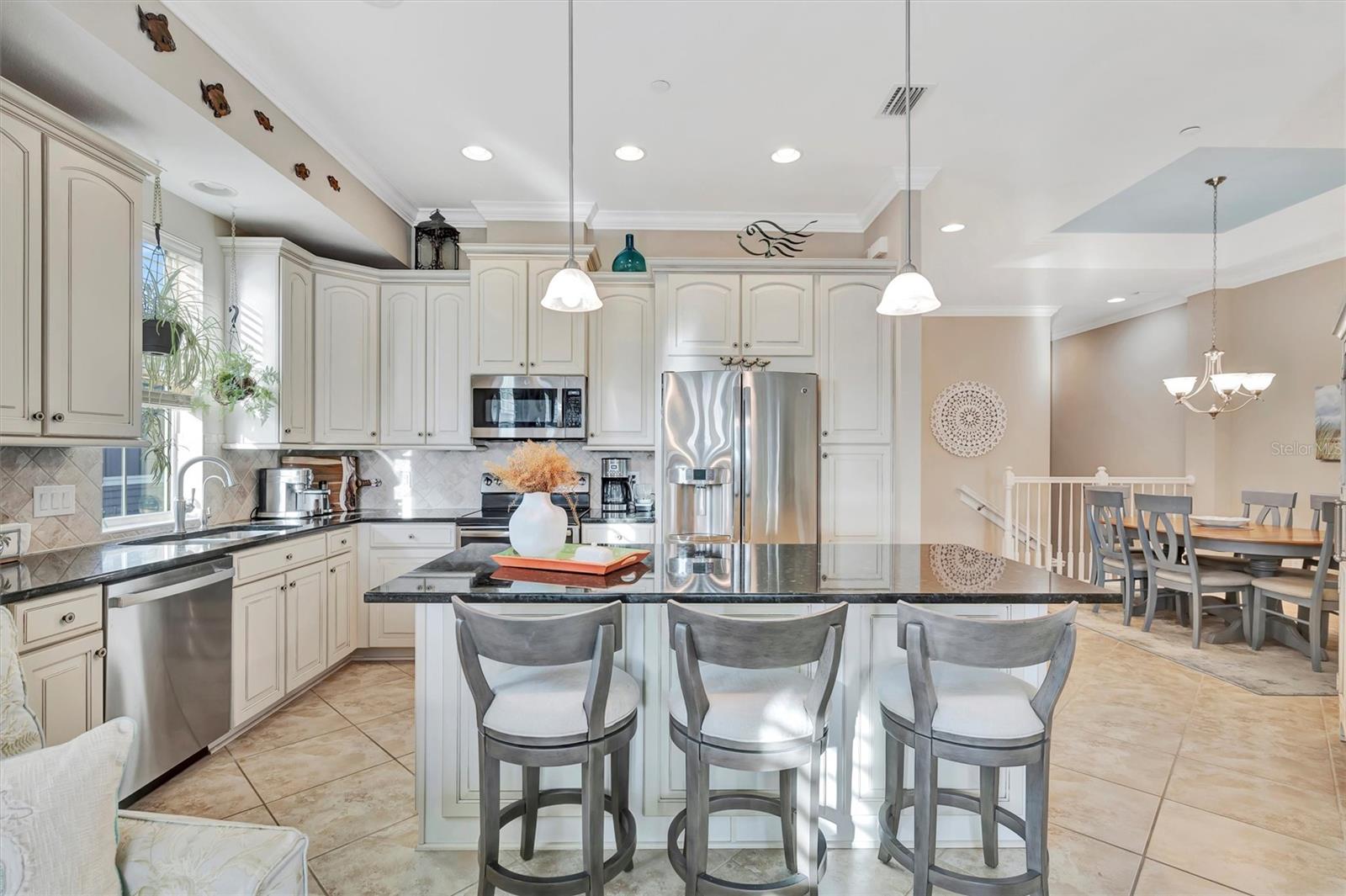 246 SAPPHIRE LAKE DR #201