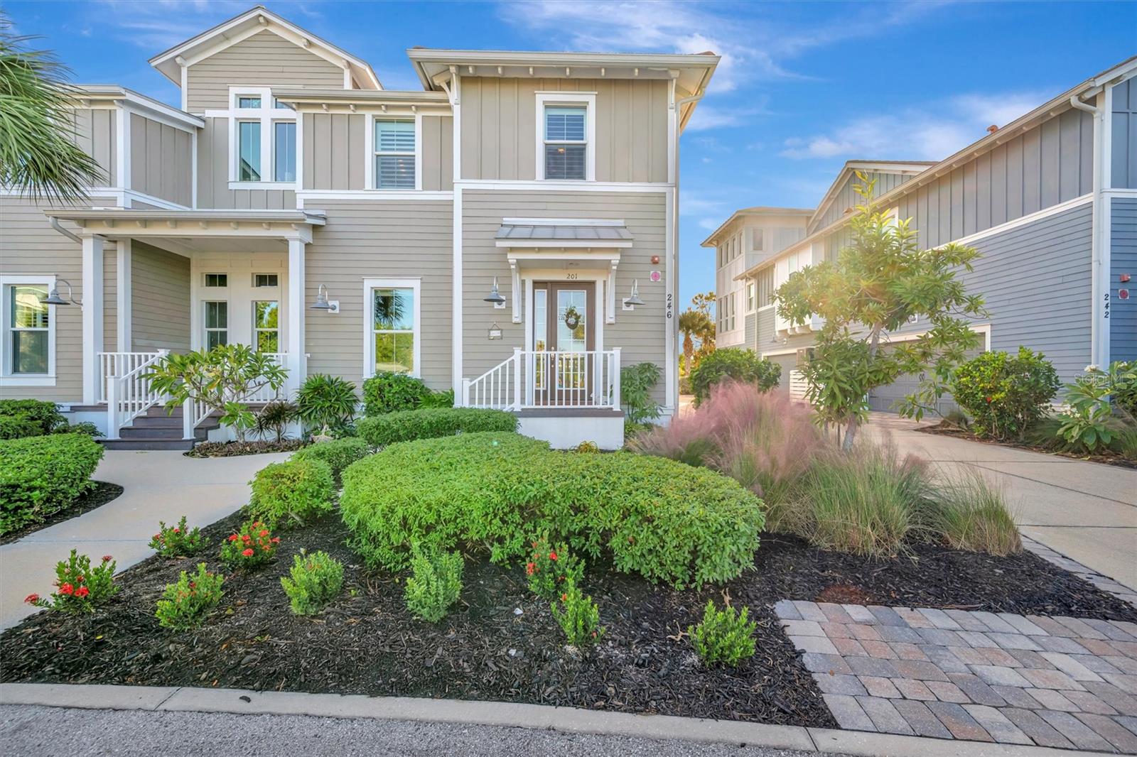 246 SAPPHIRE LAKE DR #201