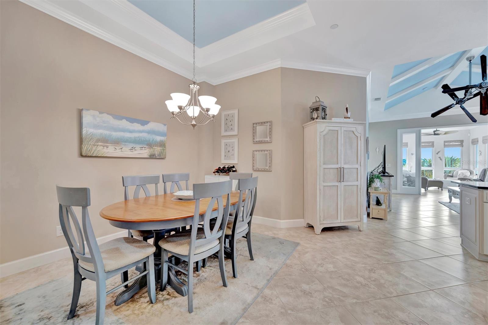 246 SAPPHIRE LAKE DR #201