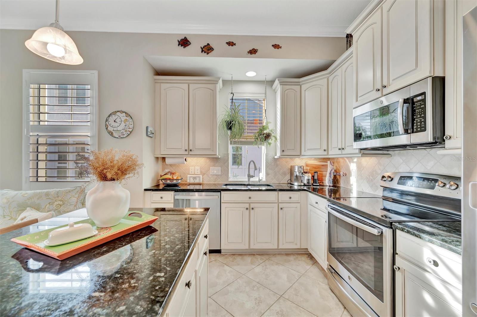 246 SAPPHIRE LAKE DR #201