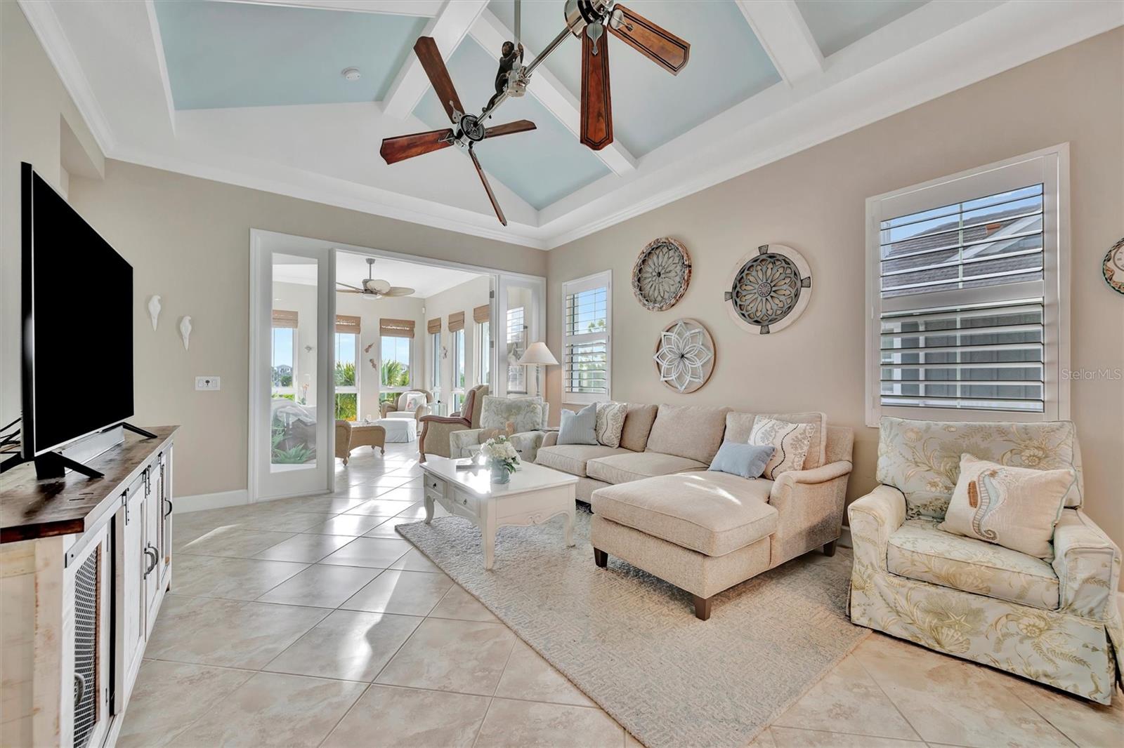 246 SAPPHIRE LAKE DR #201