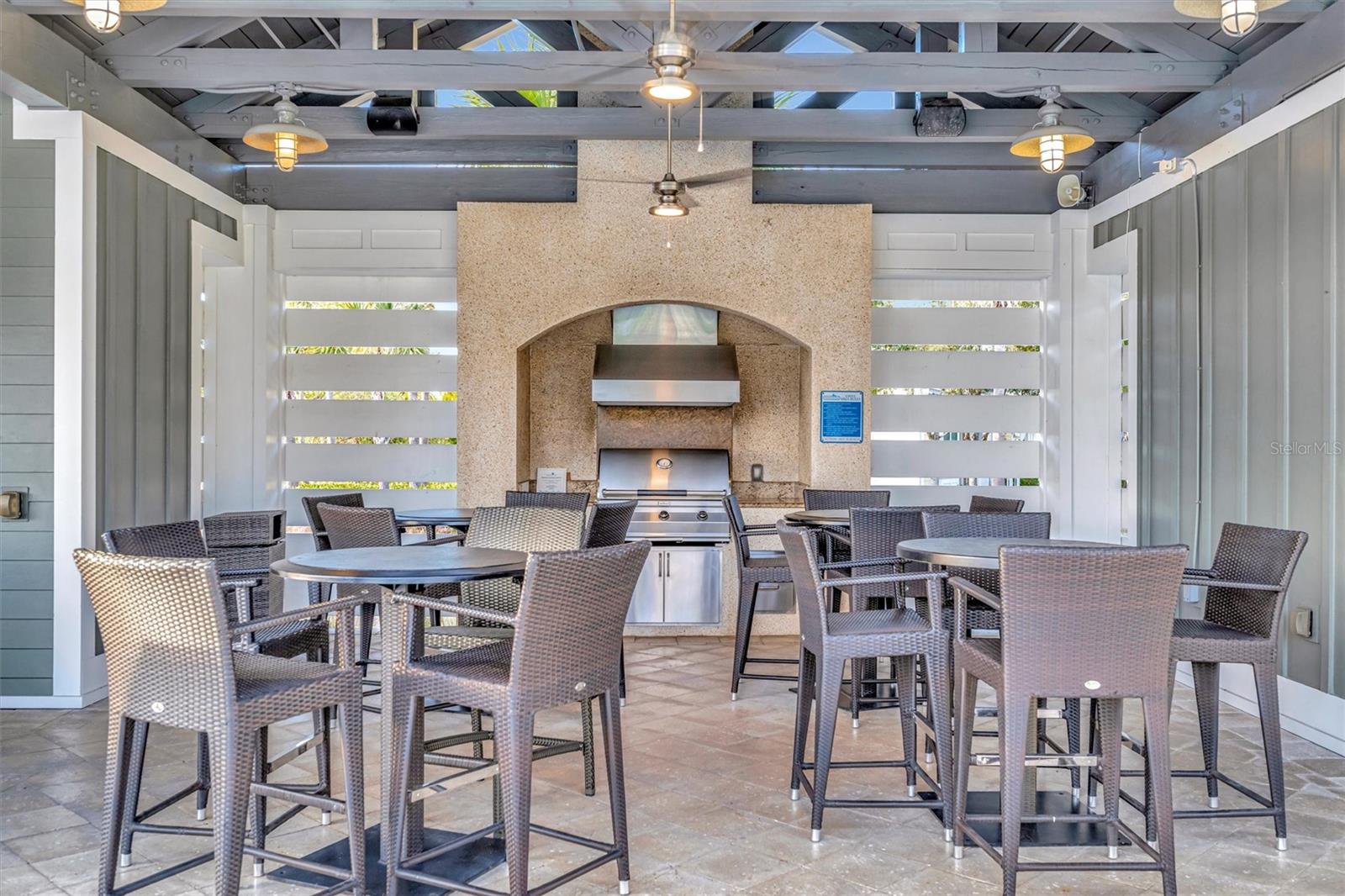 246 SAPPHIRE LAKE DR #201