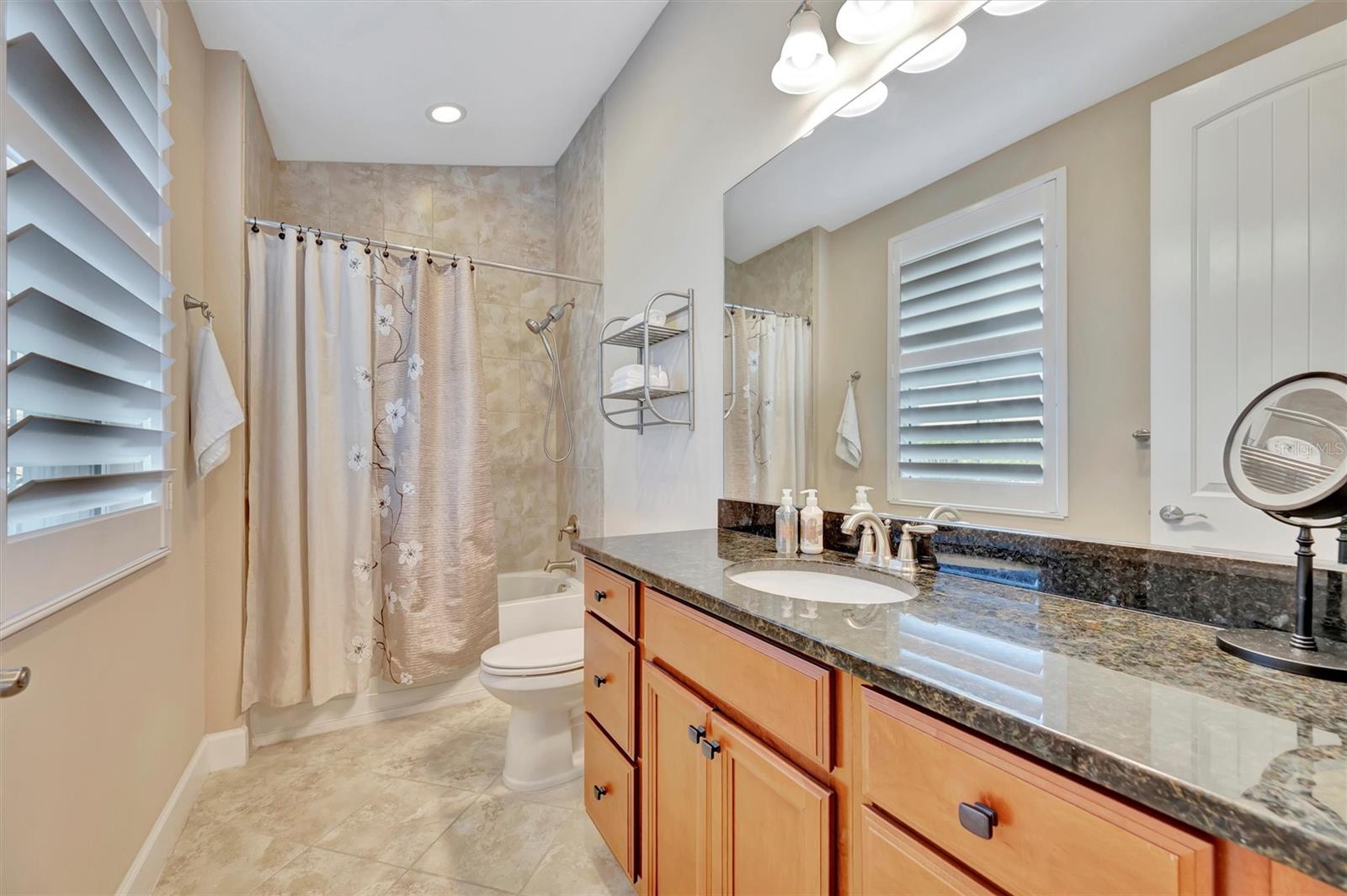 246 SAPPHIRE LAKE DR #201