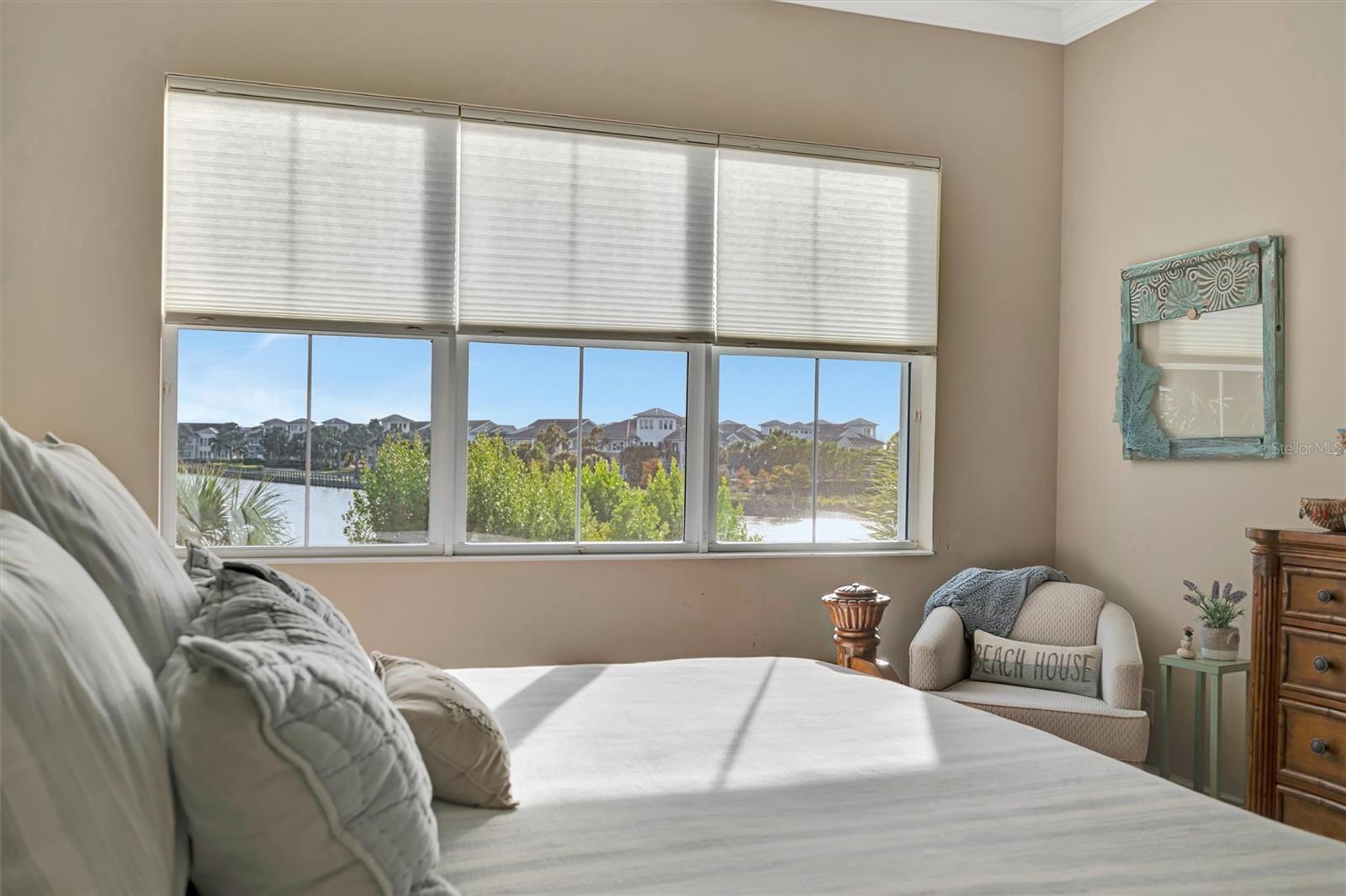 246 SAPPHIRE LAKE DR #201