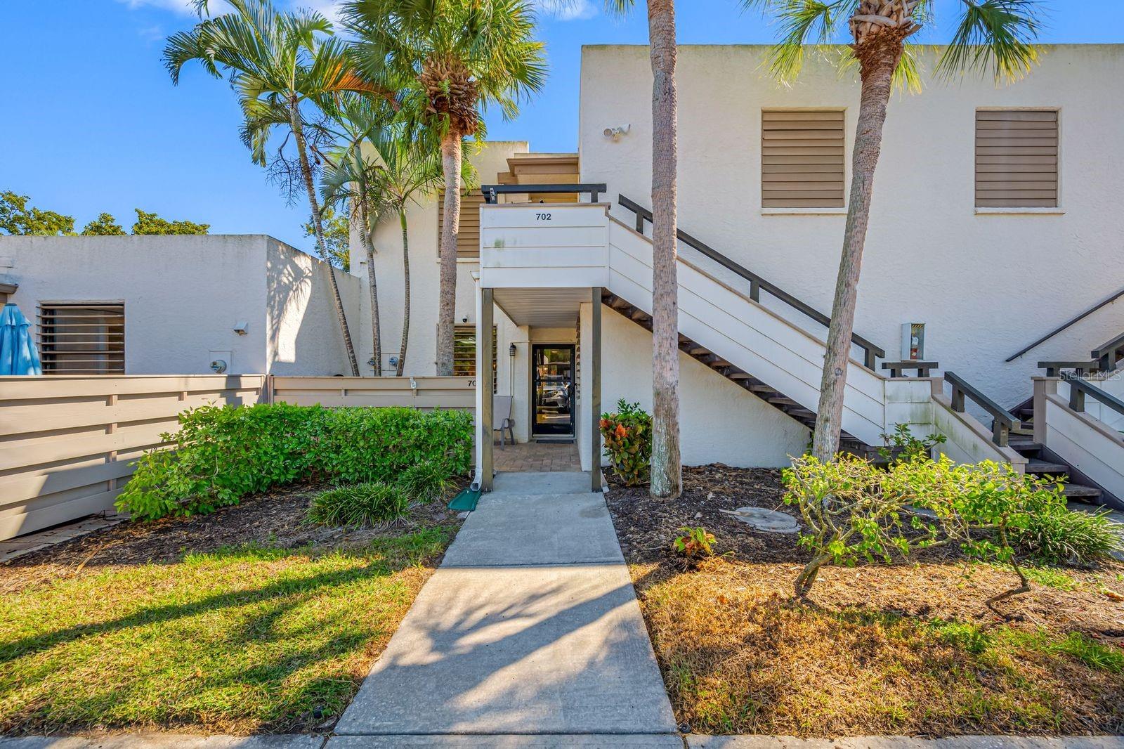 703 OAKVIEW DR #703