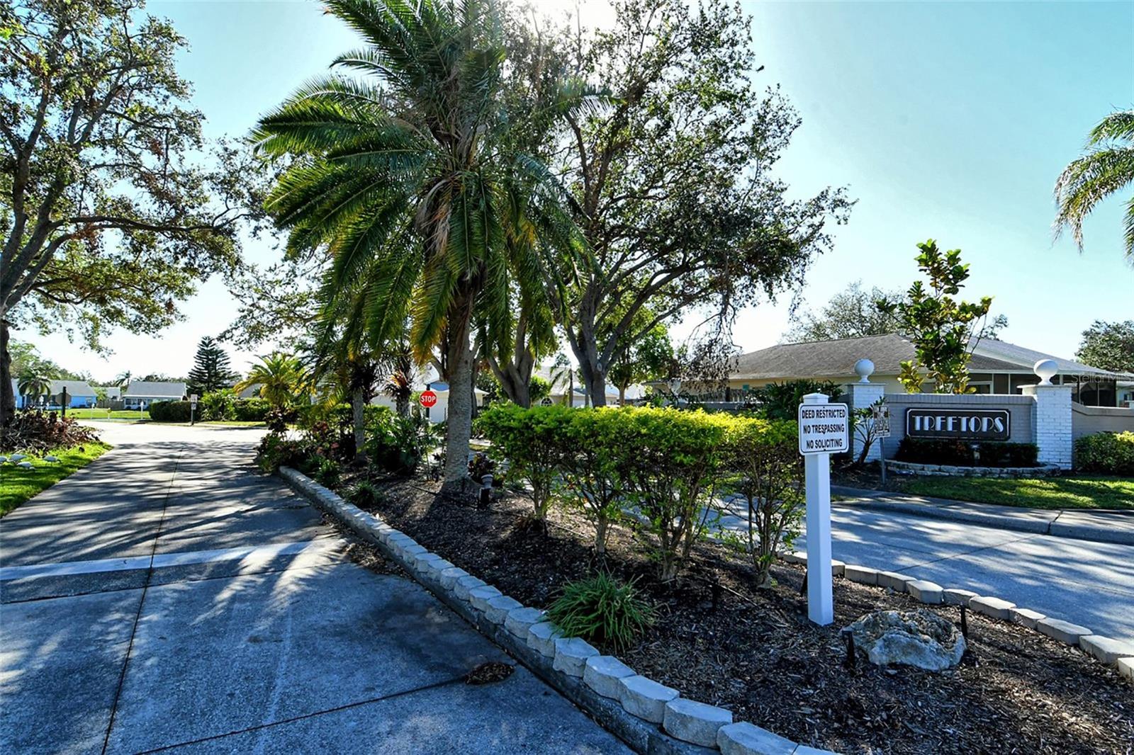 7833 ONTARIO STREET CIR