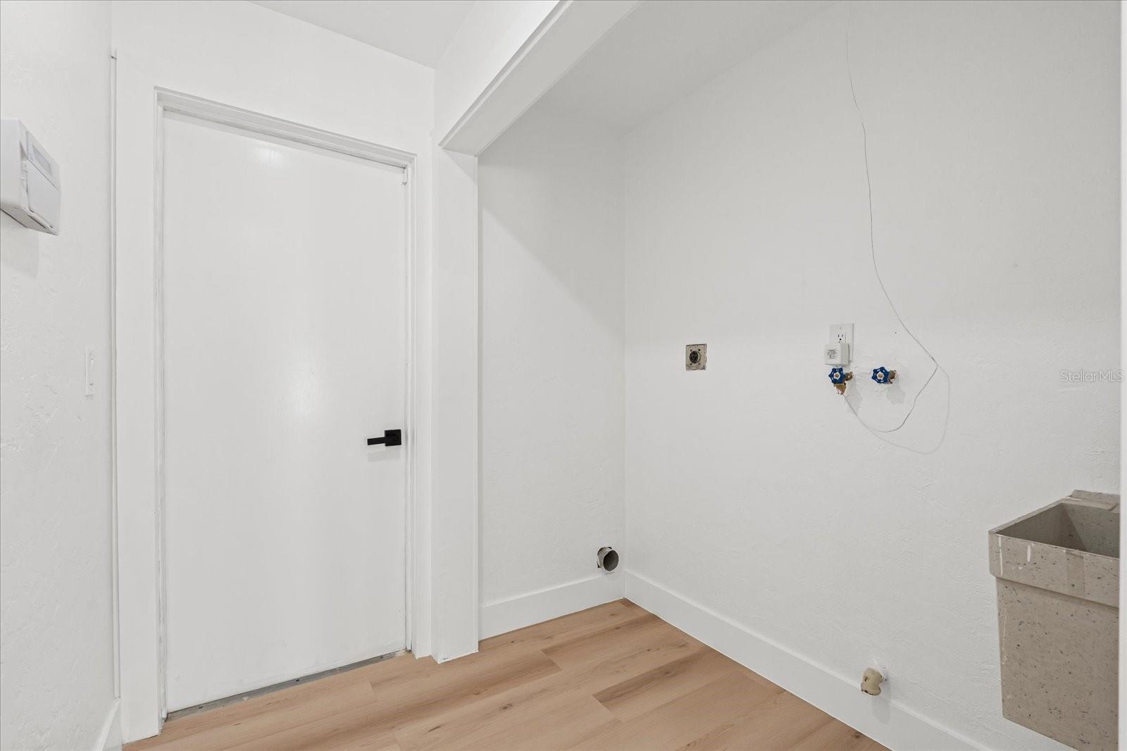 3535 VILLAGE GREEN DR