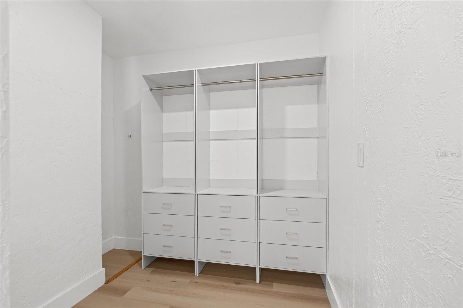 3535 VILLAGE GREEN DR