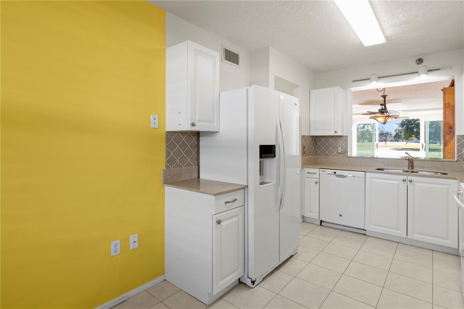 3740 PINEBROOK CIR #105