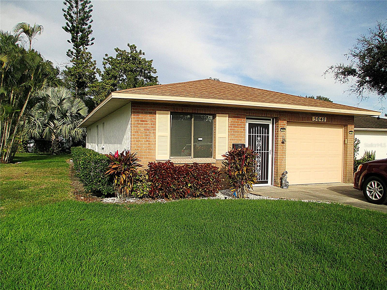 5040 LIVE OAK CIR #93