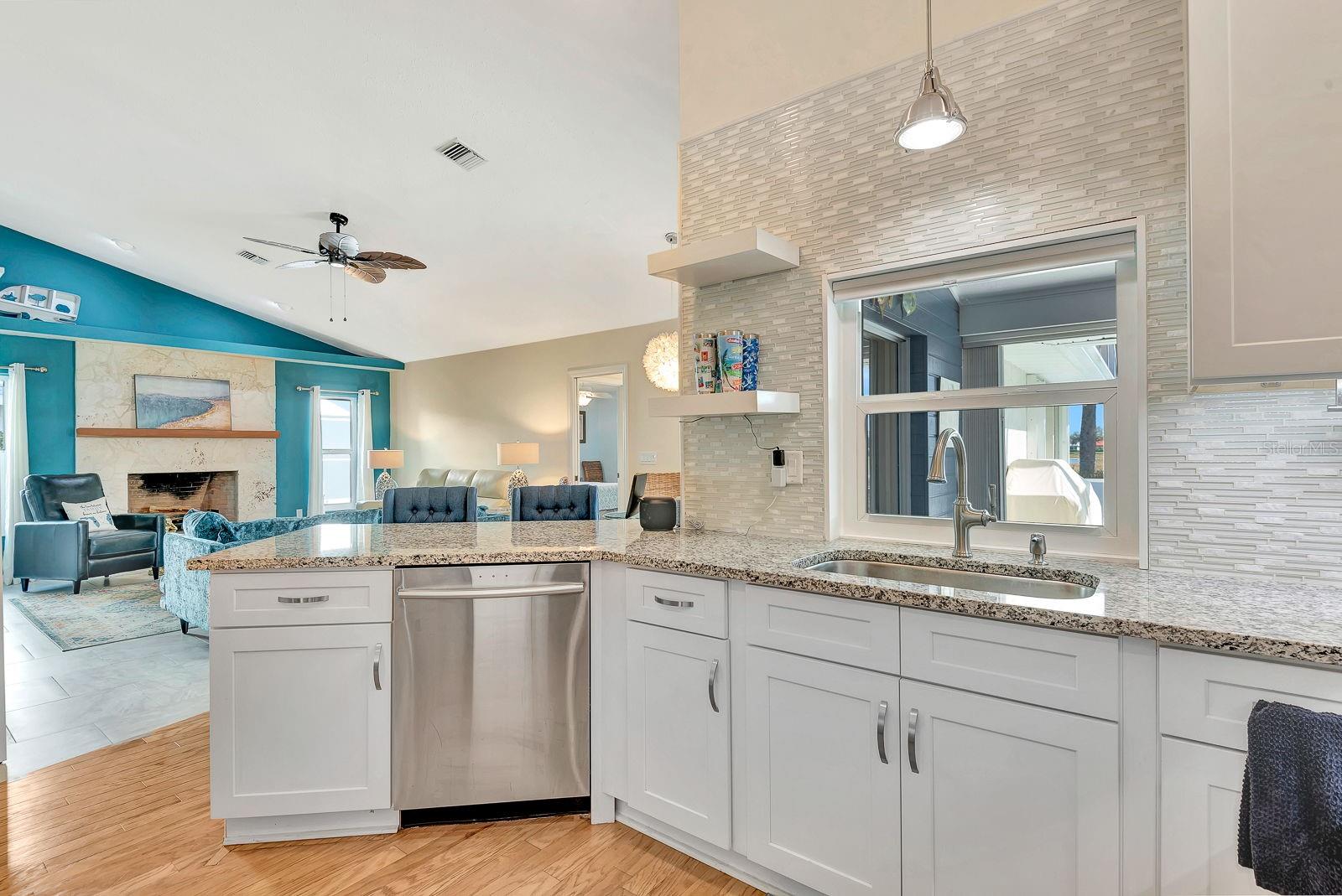556 SILK OAK DR