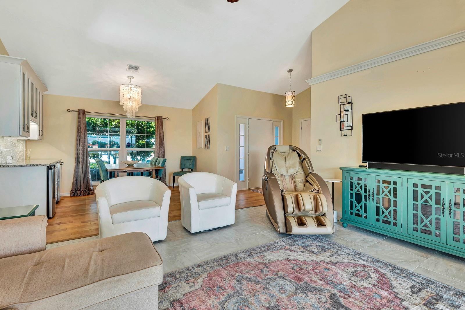 556 SILK OAK DR